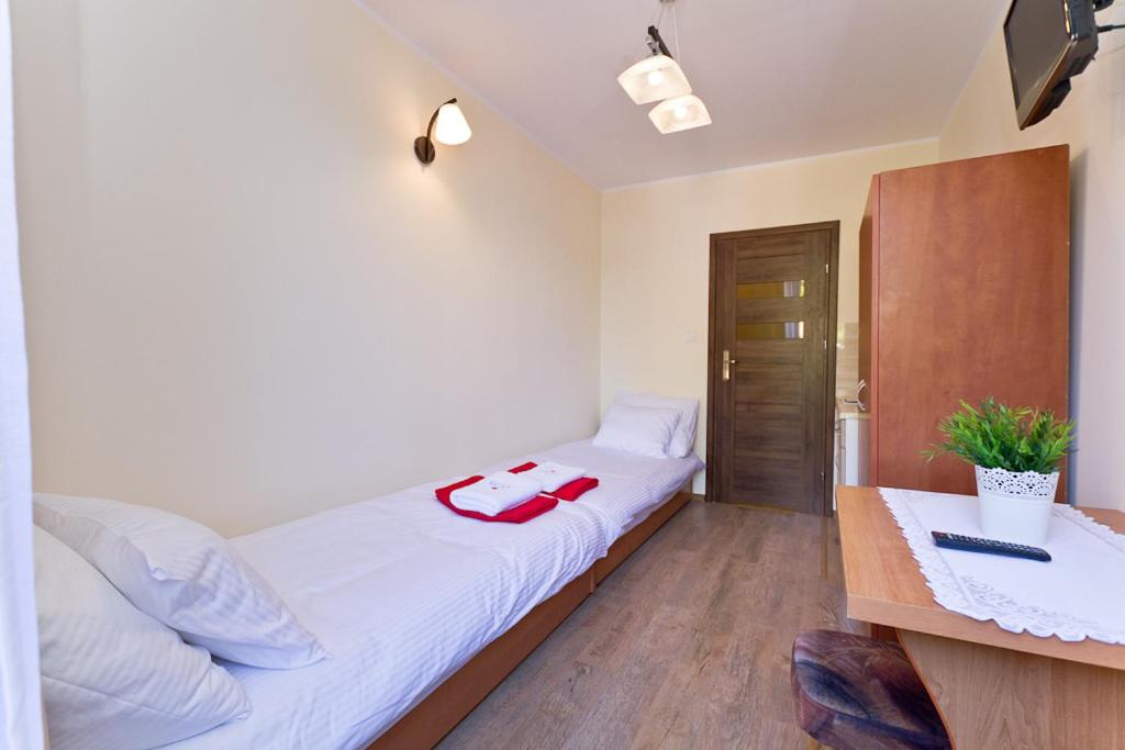Twin Room with Private Bathroom photo 1