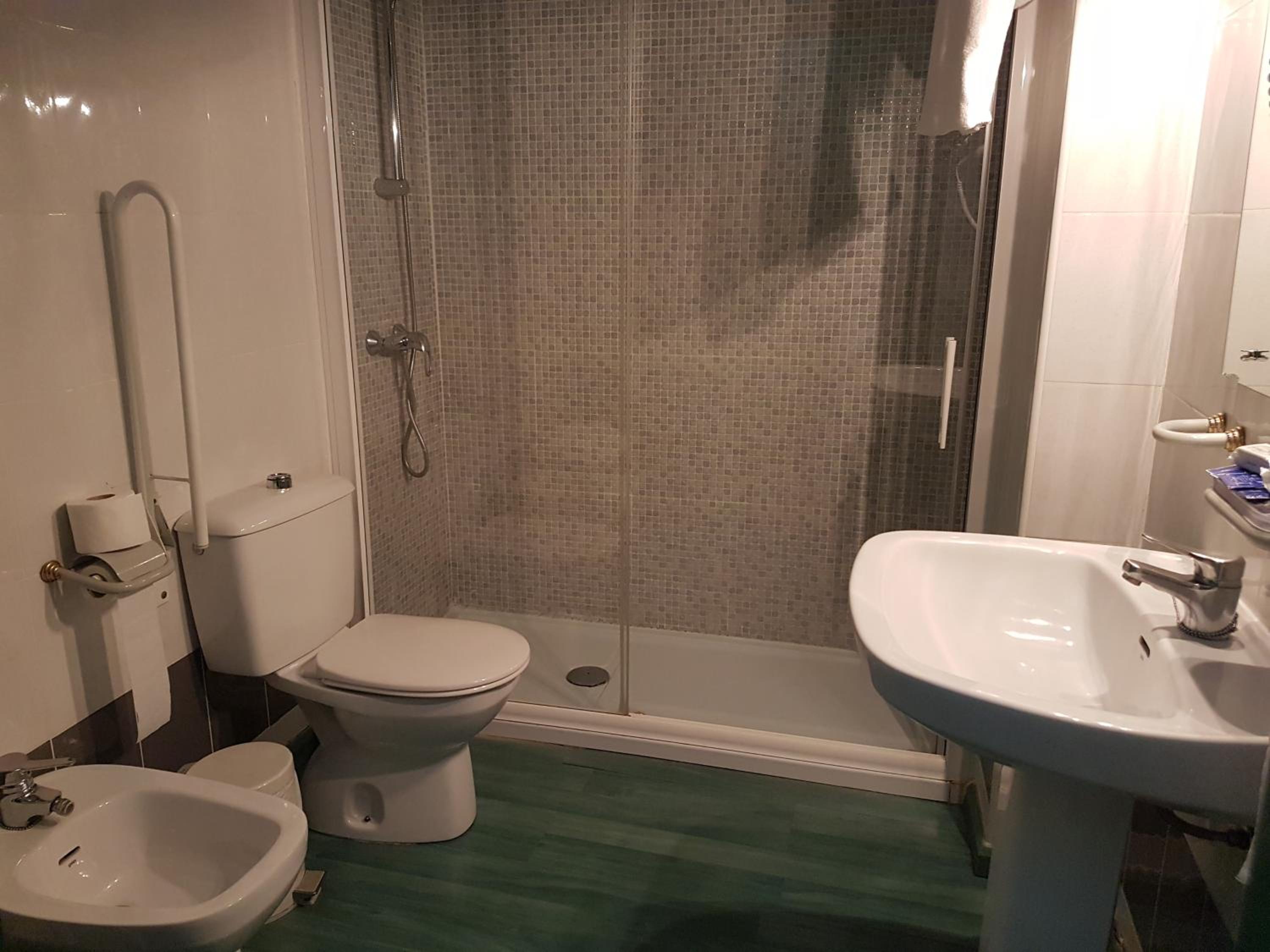 Double or Twin Room - Photo 14