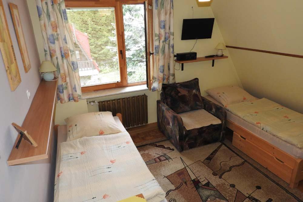 Twin Room with Shared Bathroom photo 1