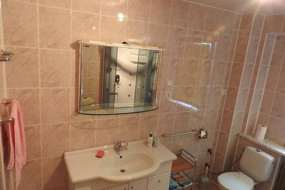 Twin Room with Shared Bathroom photo 3