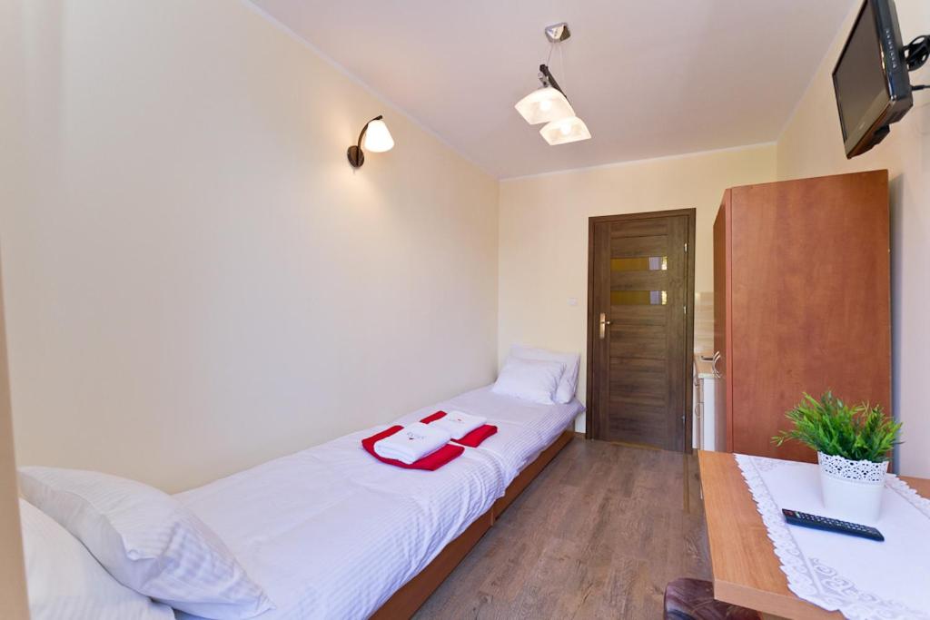Twin Room with Private Bathroom photo 3