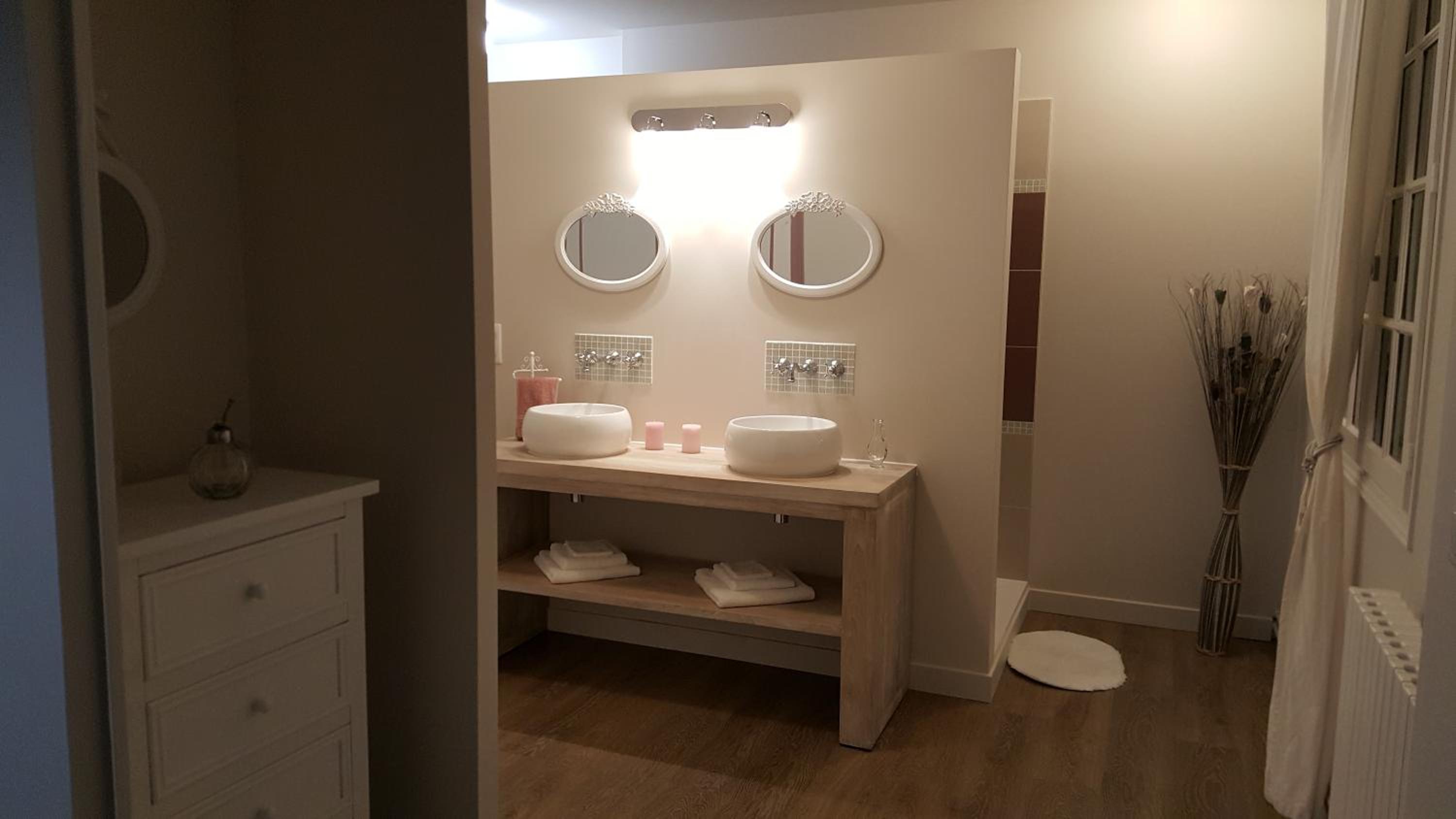 Suite with Spa Access photo 1