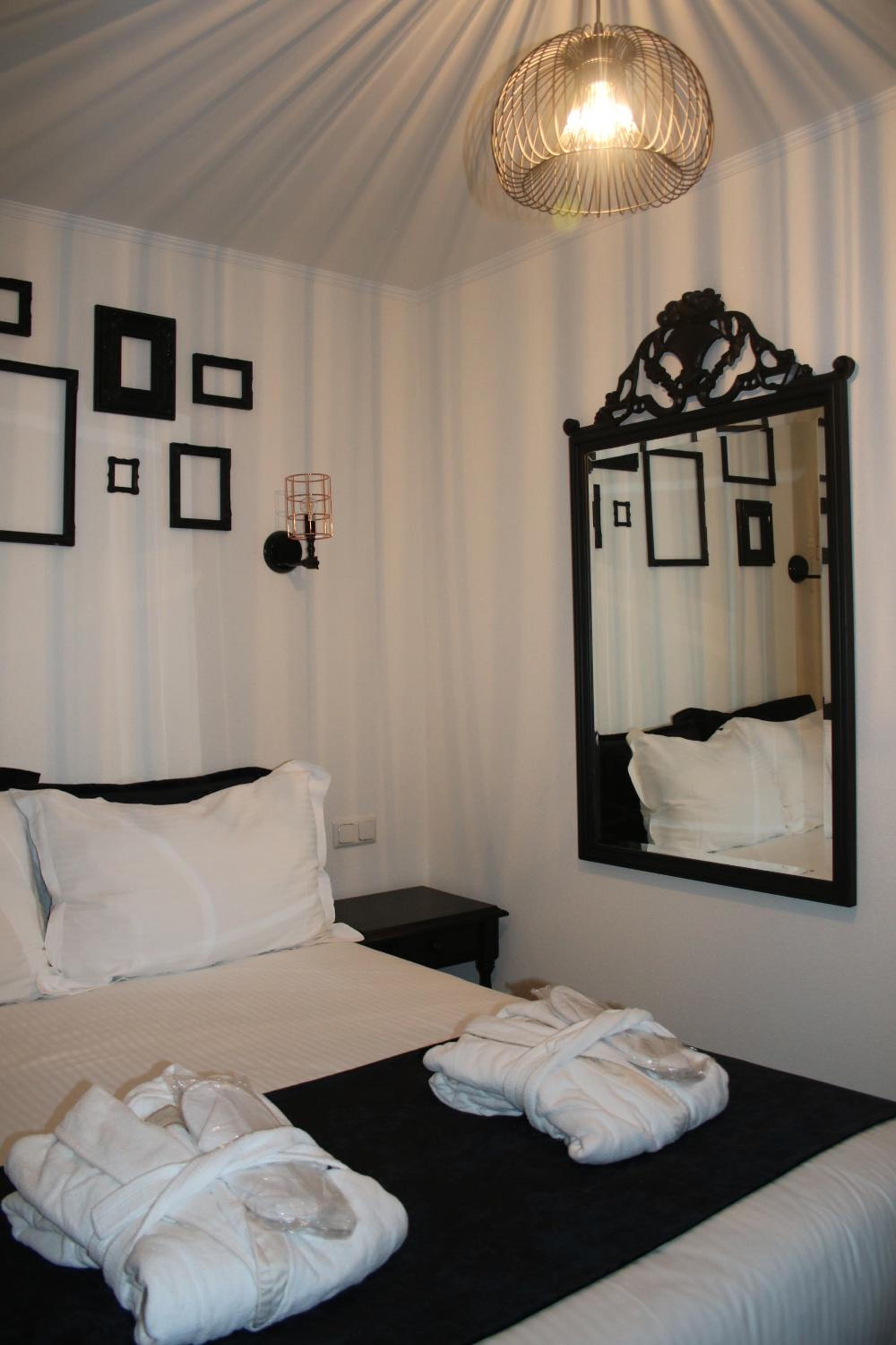 Deluxe Double Room - Photo 4
