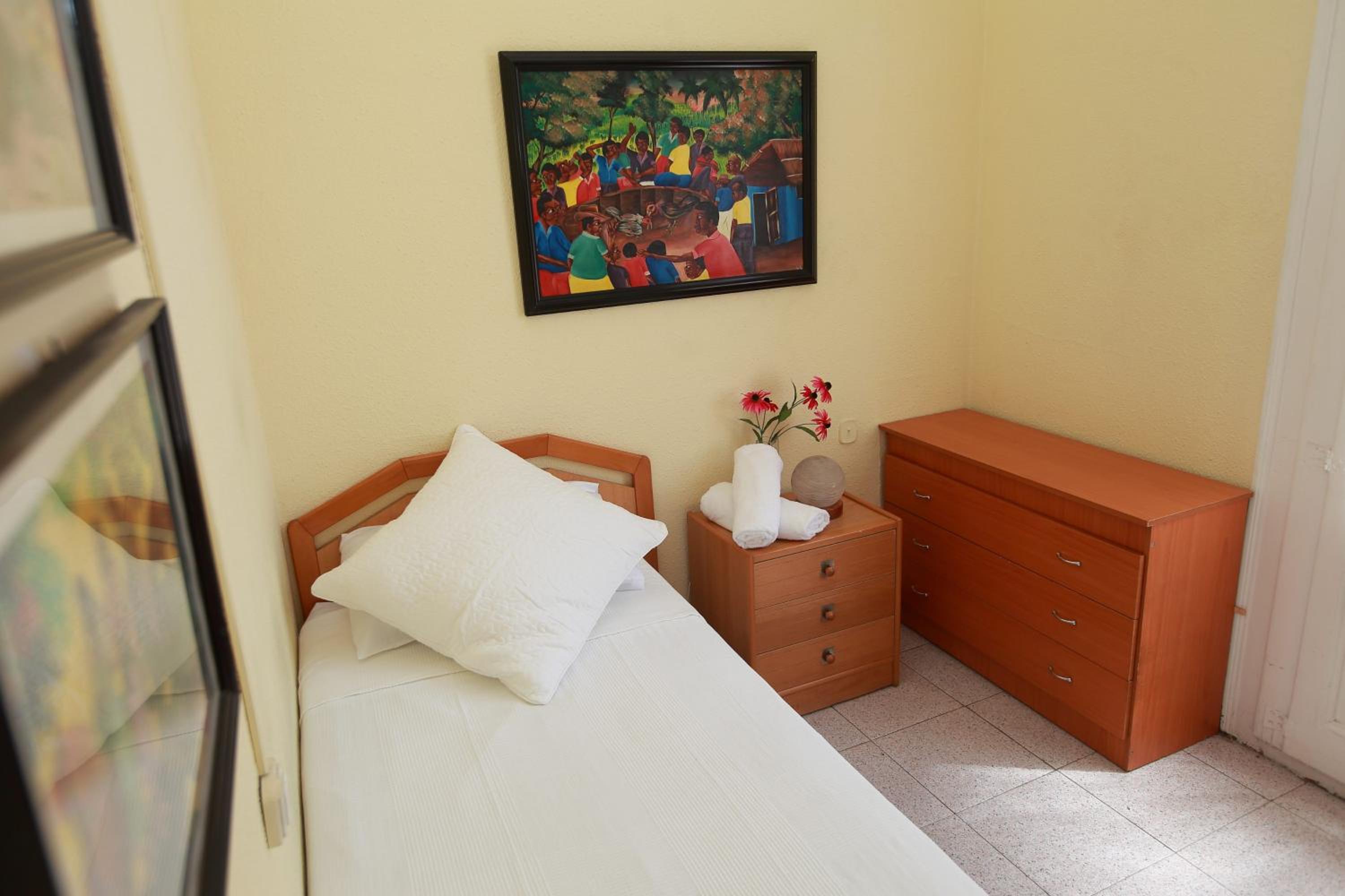 Single Room with Shared Bathroom photo 2