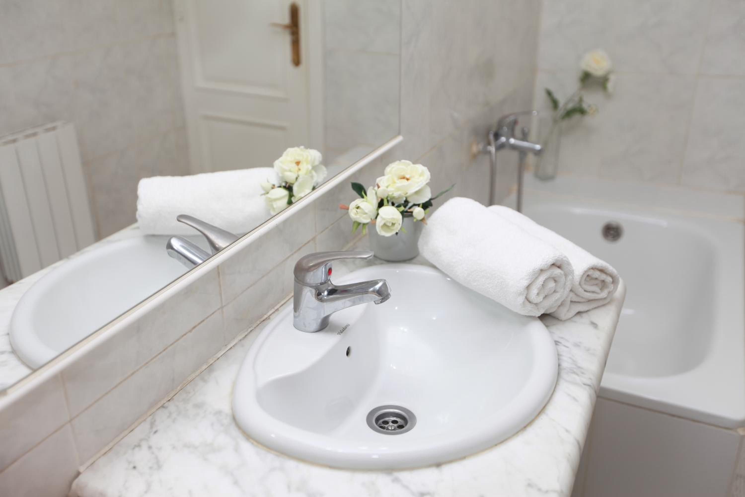 Single Room with Shared Bathroom photo 3