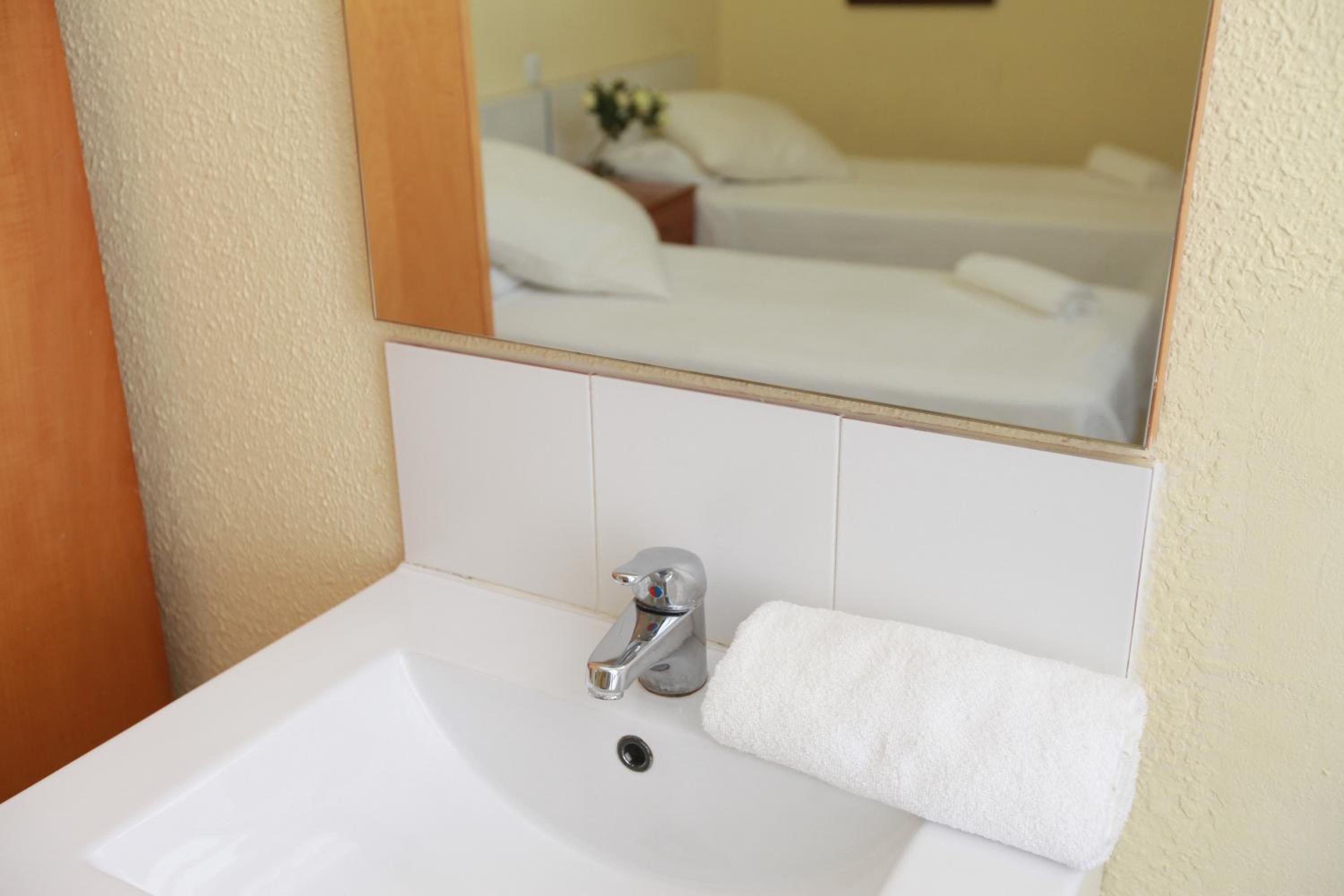 Double or Twin Room with Shared Bathroom photo 2