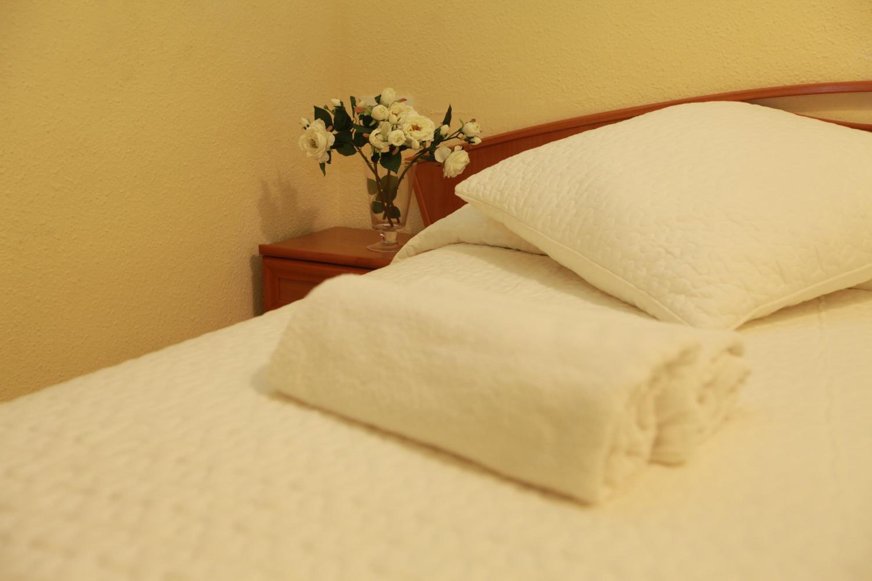 Double Room with Shared Bathroom photo 2