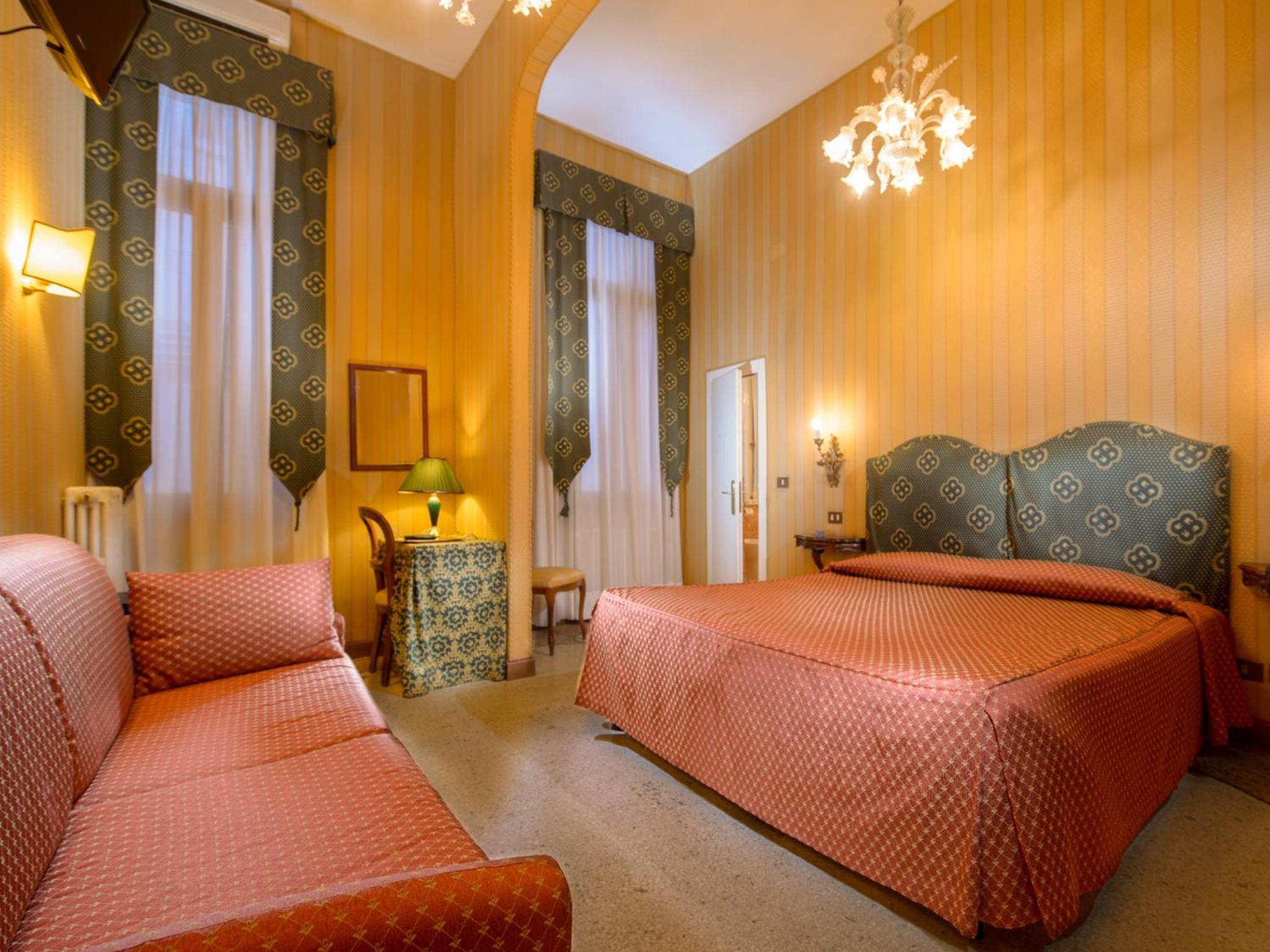 Superior Quadruple Room photo 2