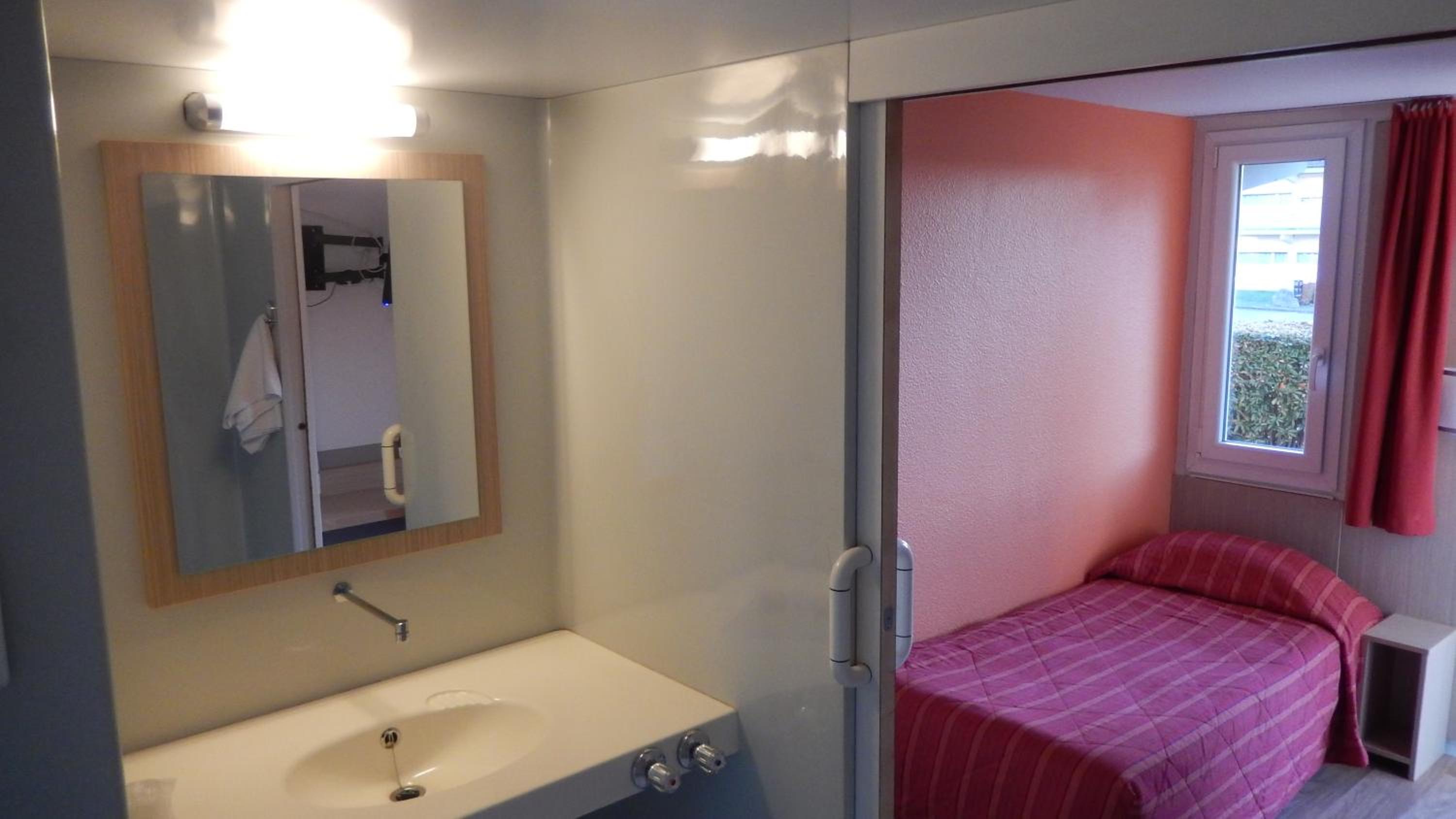 Single Room photo 2