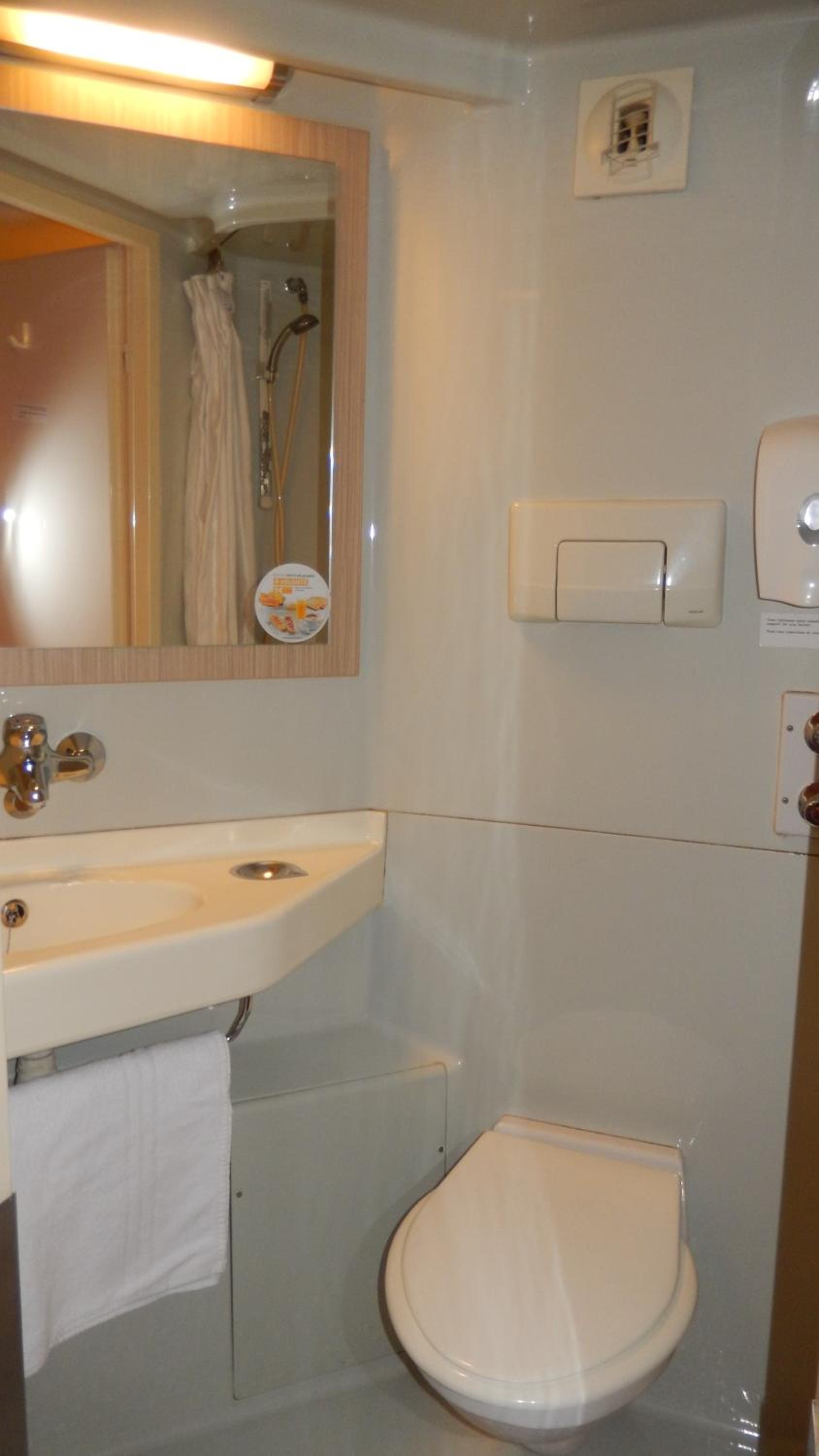 Double Room - Photo 6