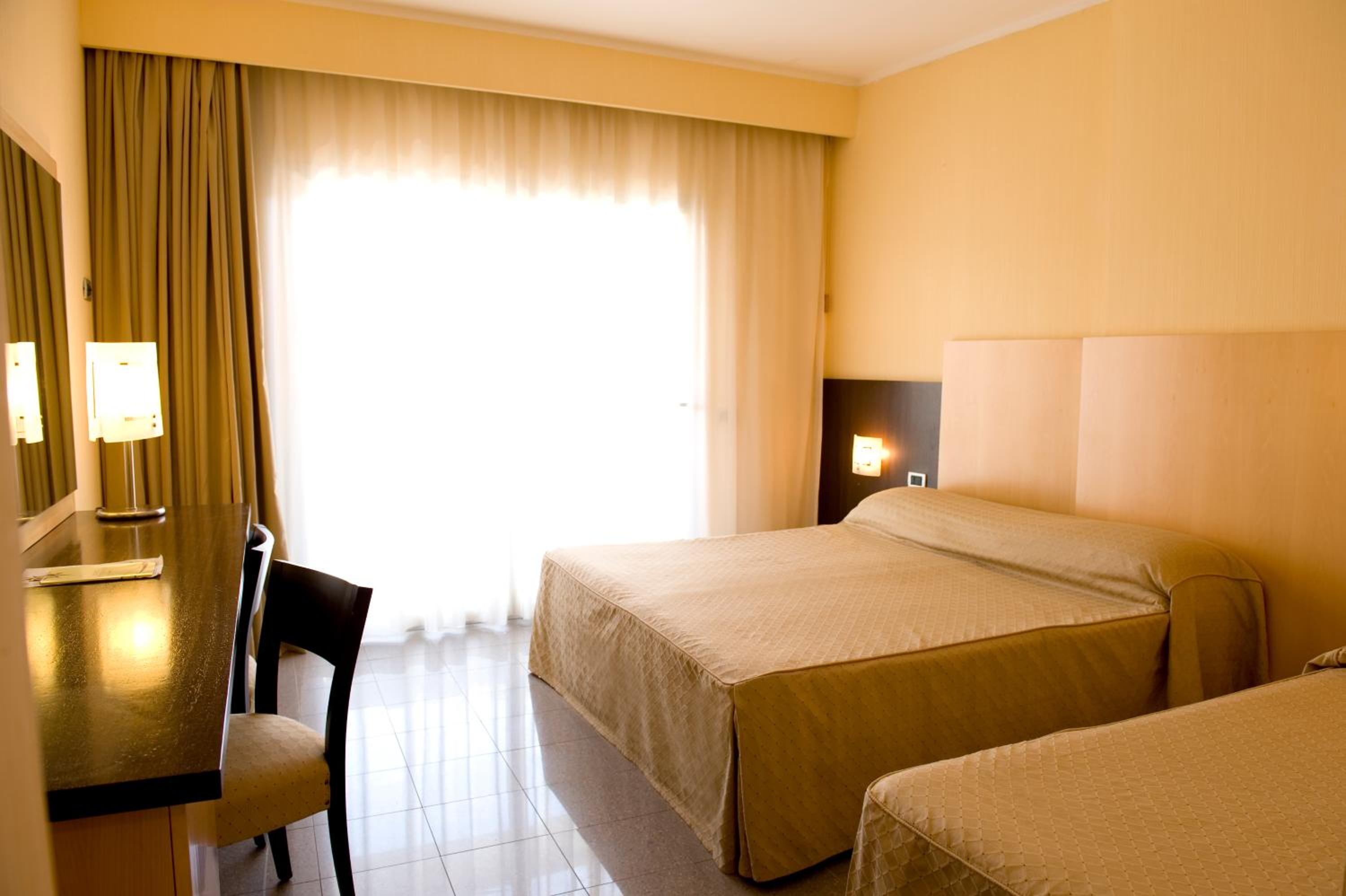 Standard Triple Room - Photo 4