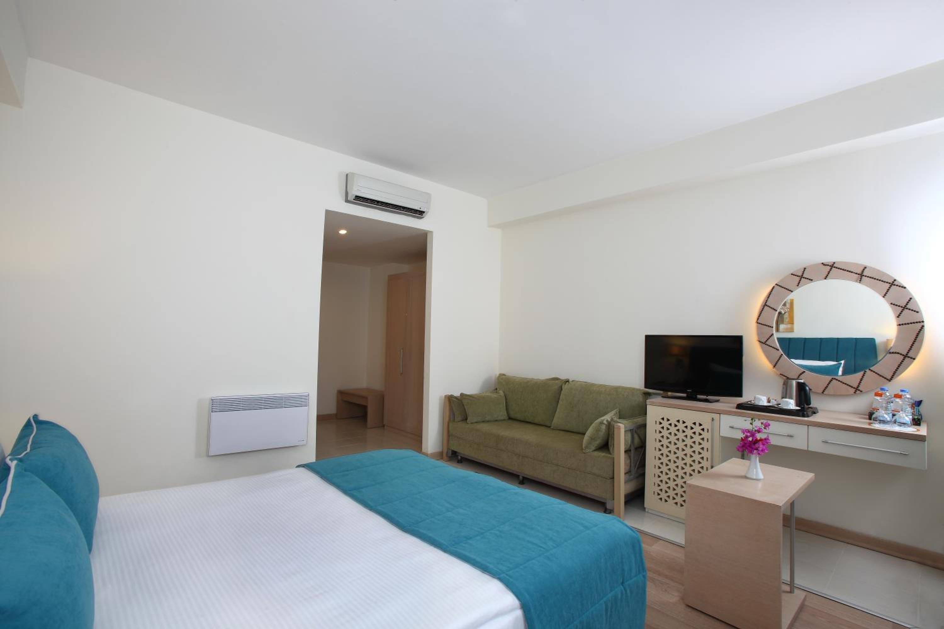 Standard Triple Room - Photo 2