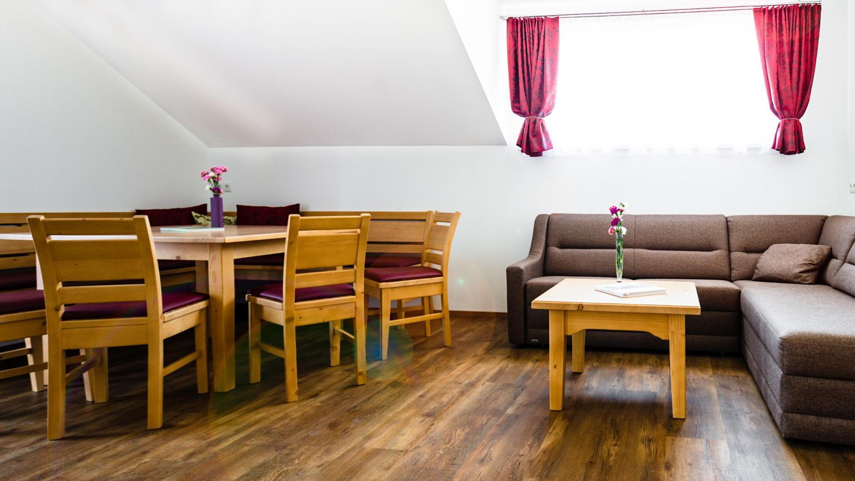Three-Bedroom Apartment with Balcony - Annex photo 3