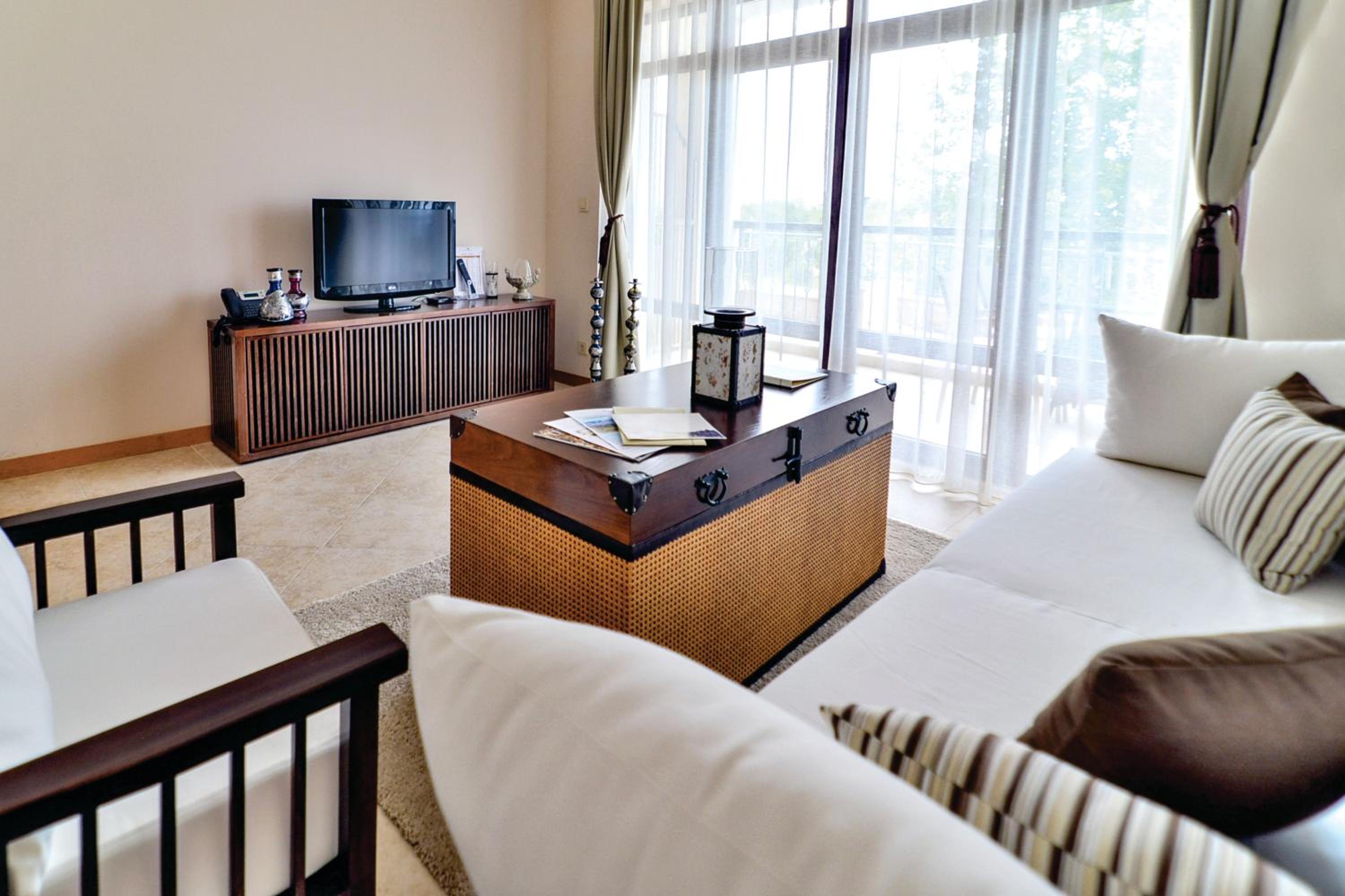 Family One Bedroom Suite - Hillside photo 2