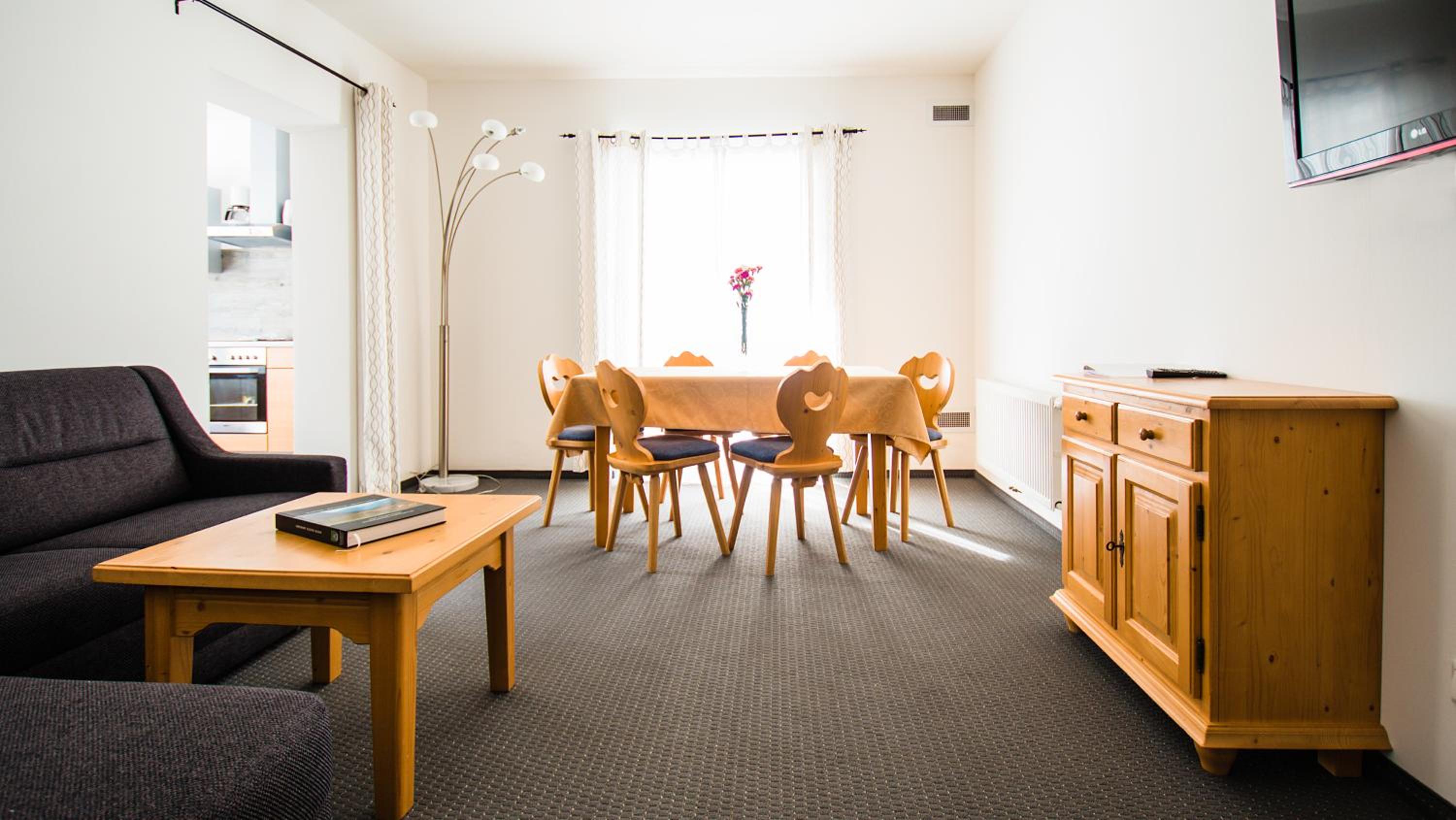 Large Two-Bedroom Apartment (4-8 Adults) photo 1