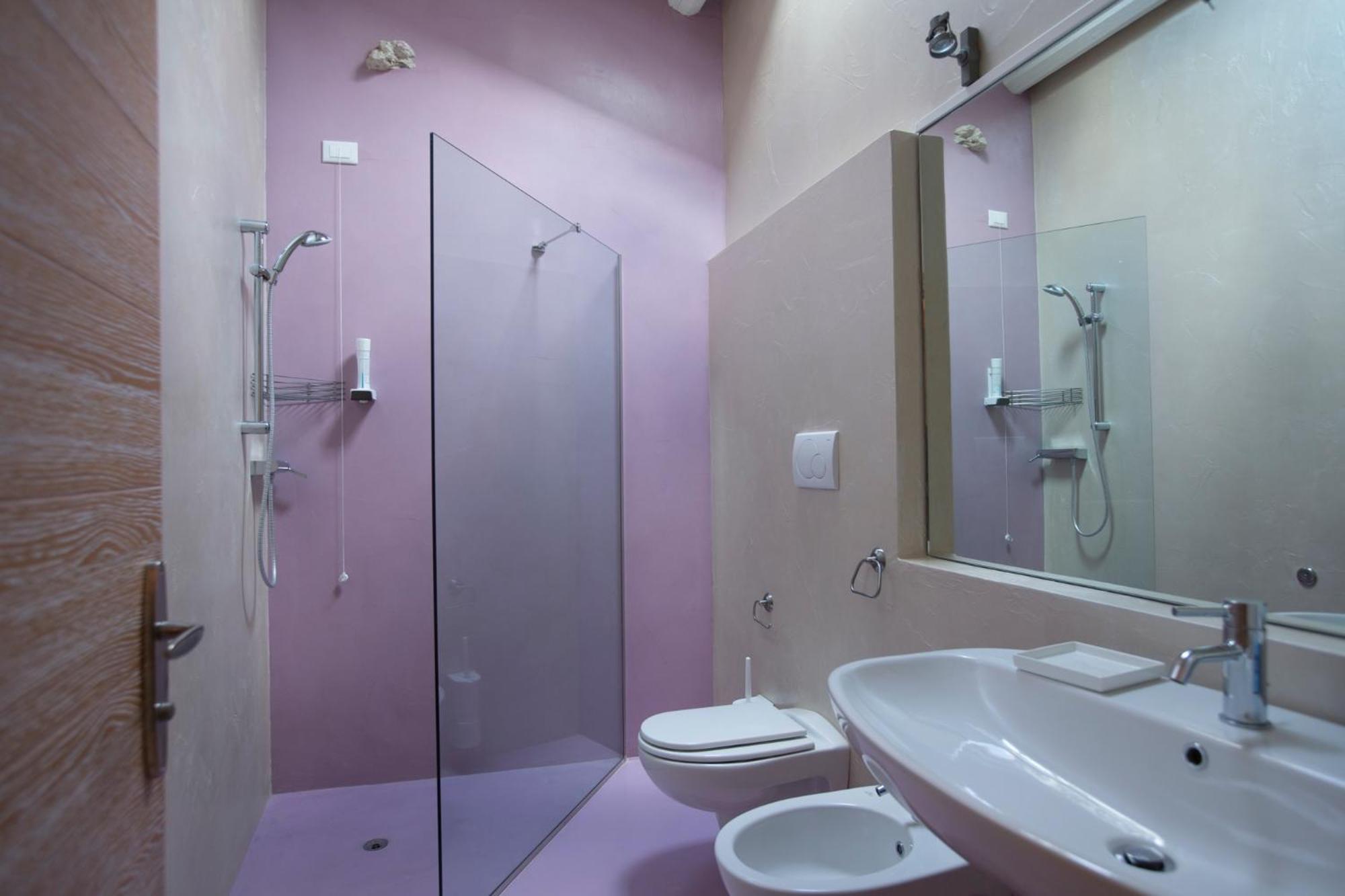 Large Double Room - Photo 4