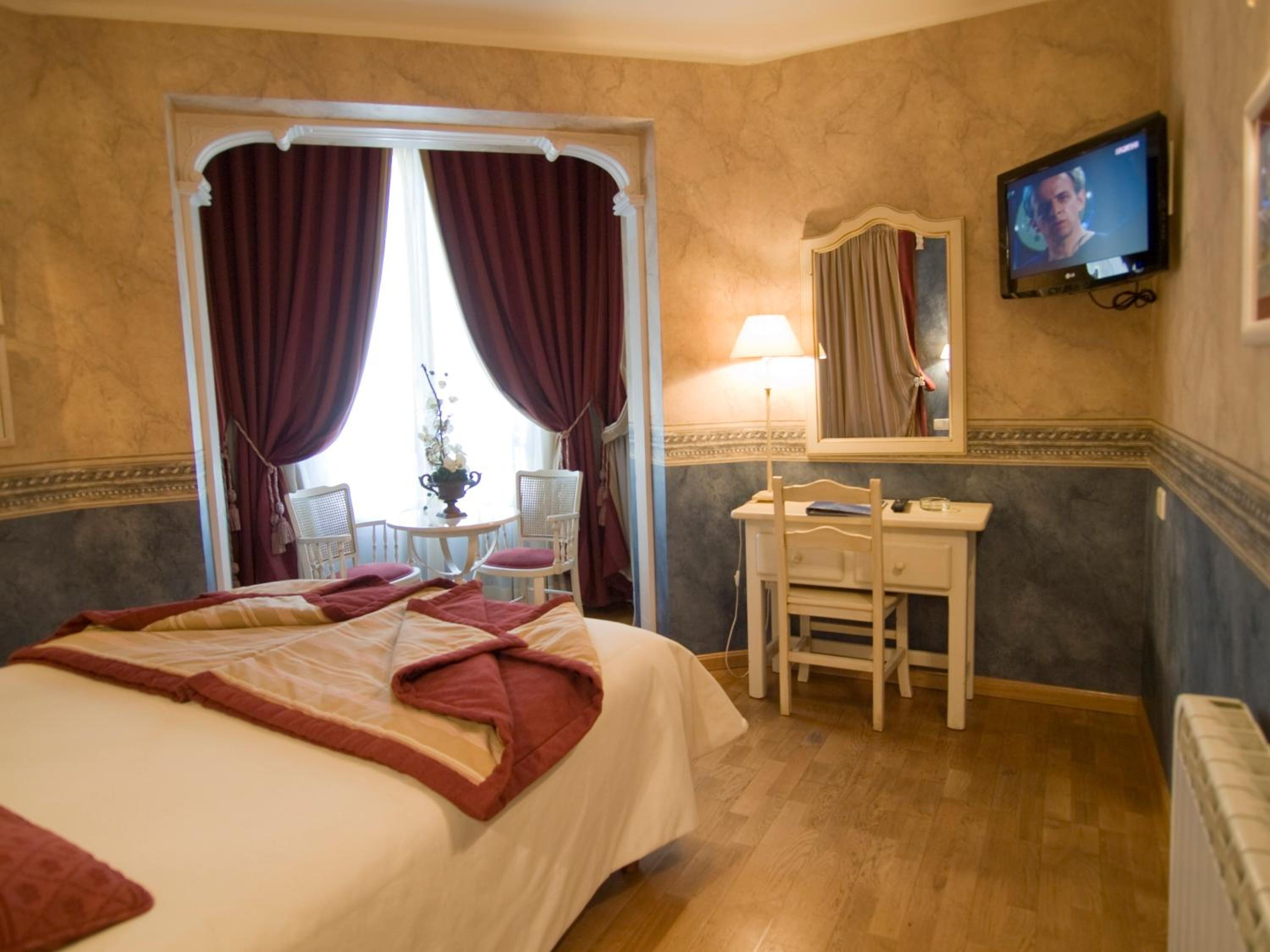 Twin Room - Photo 10