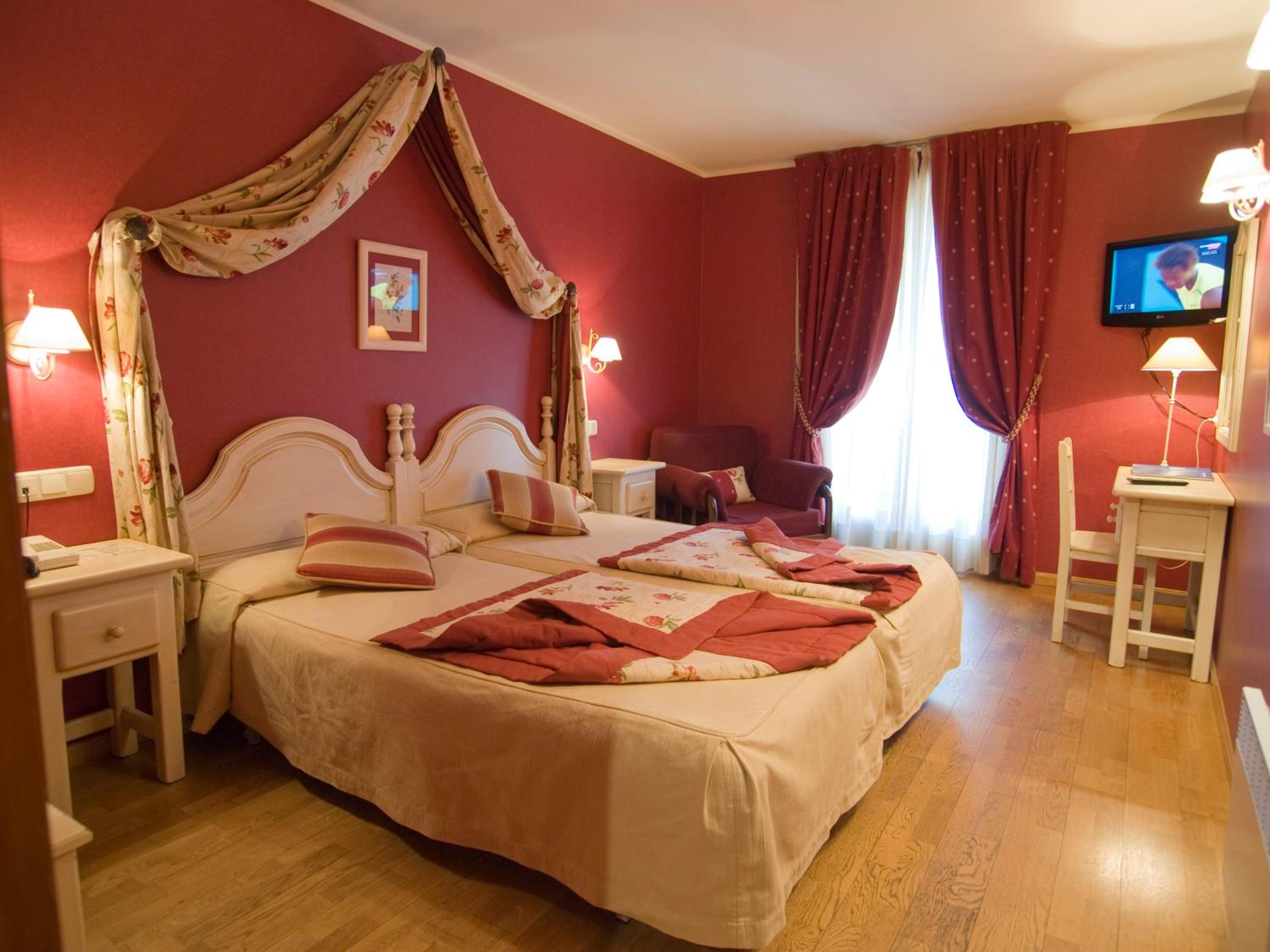 Twin Room - Photo 8