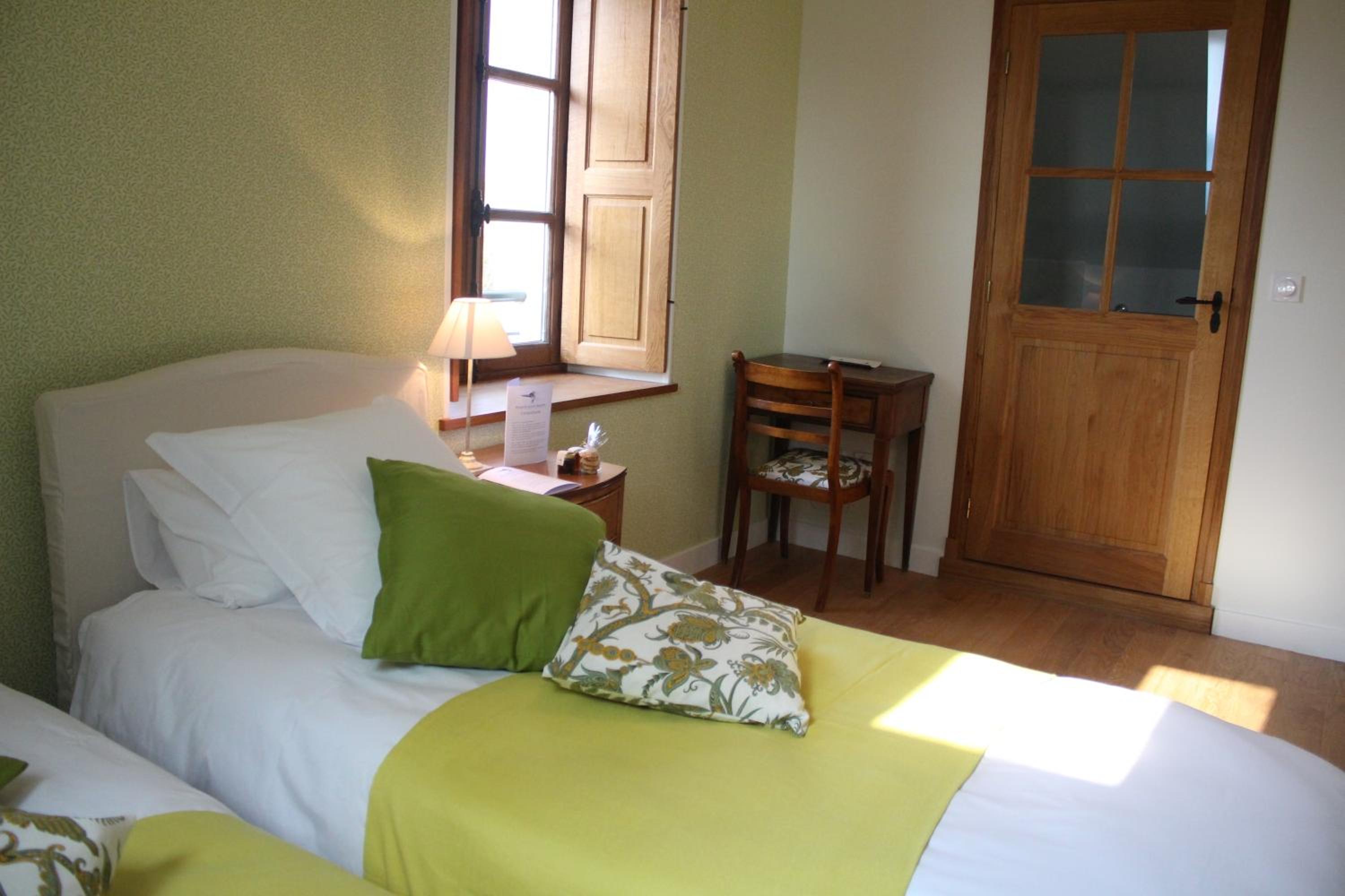 Twin Room with Garden View - Photo 3