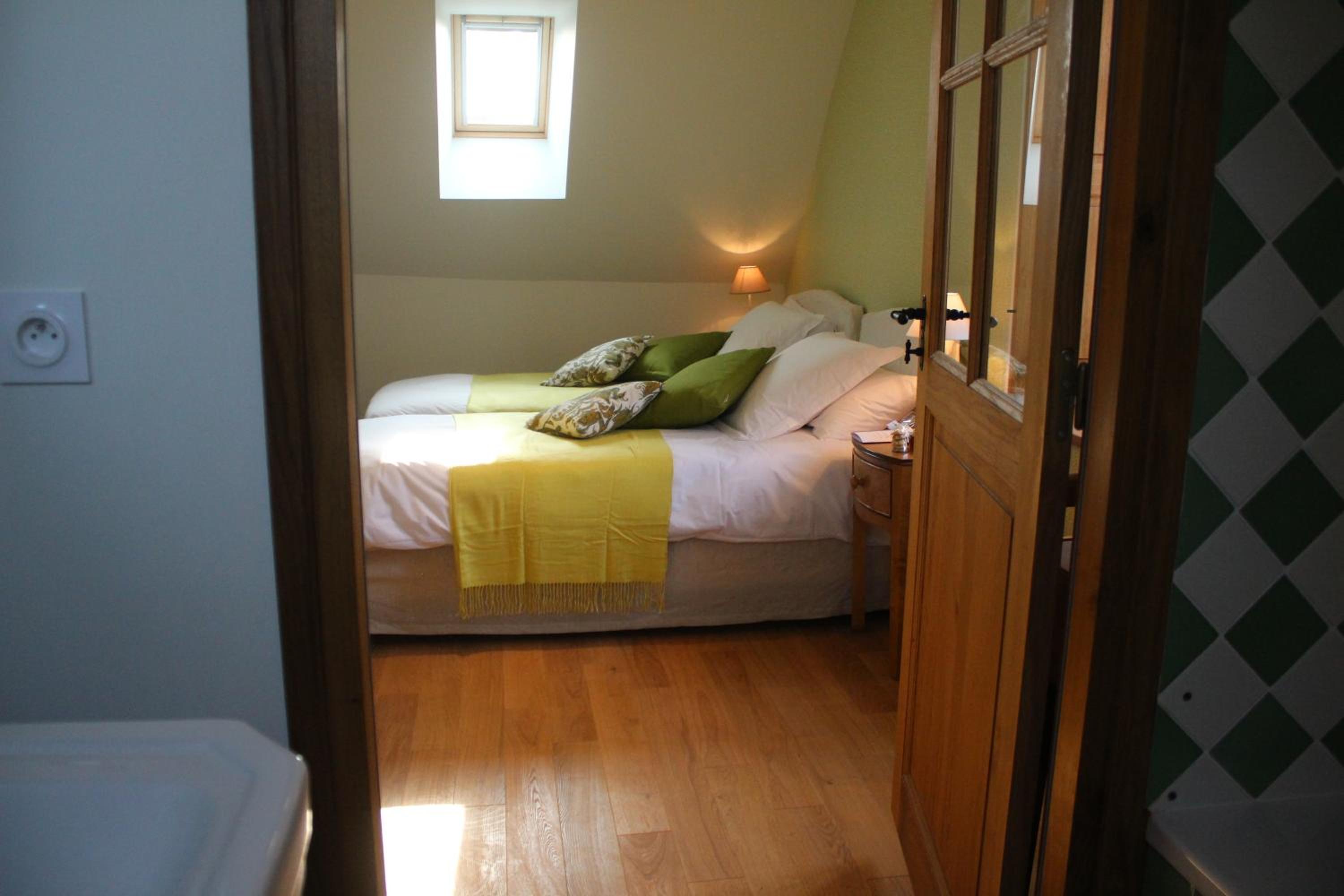 Twin Room with Garden View - Photo 1