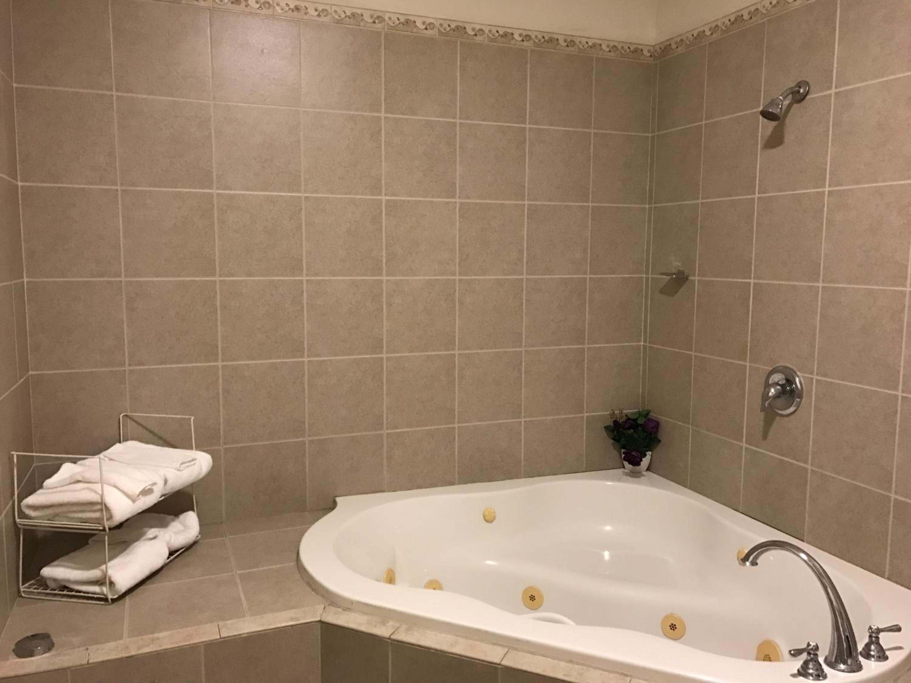 Deluxe Queen Room - Photo 3