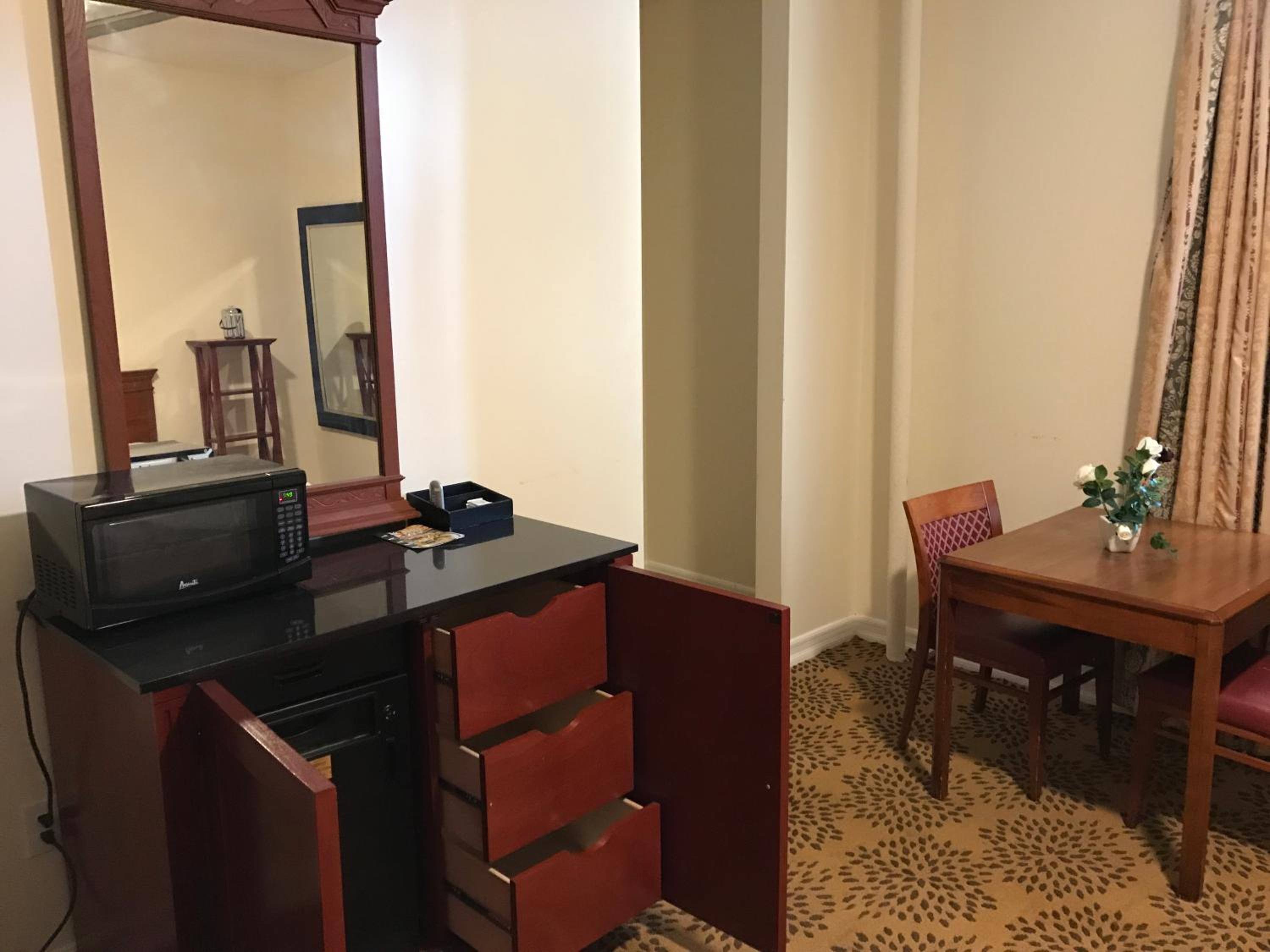 Deluxe Queen Room - Photo 2
