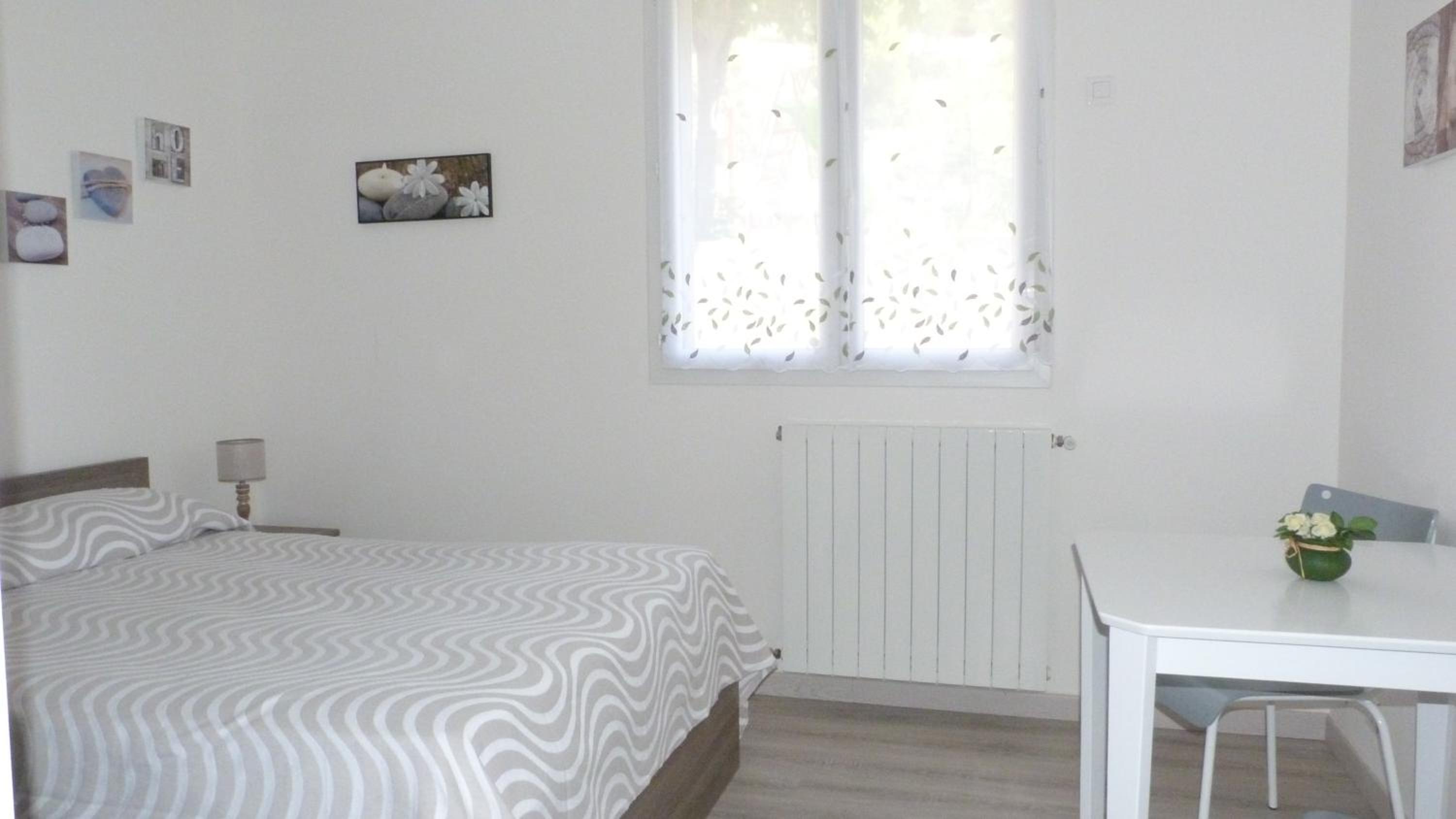 Economy Double Room - Photo 7