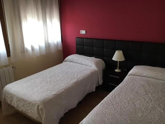 Twin Room with Private Bathroom photo 2