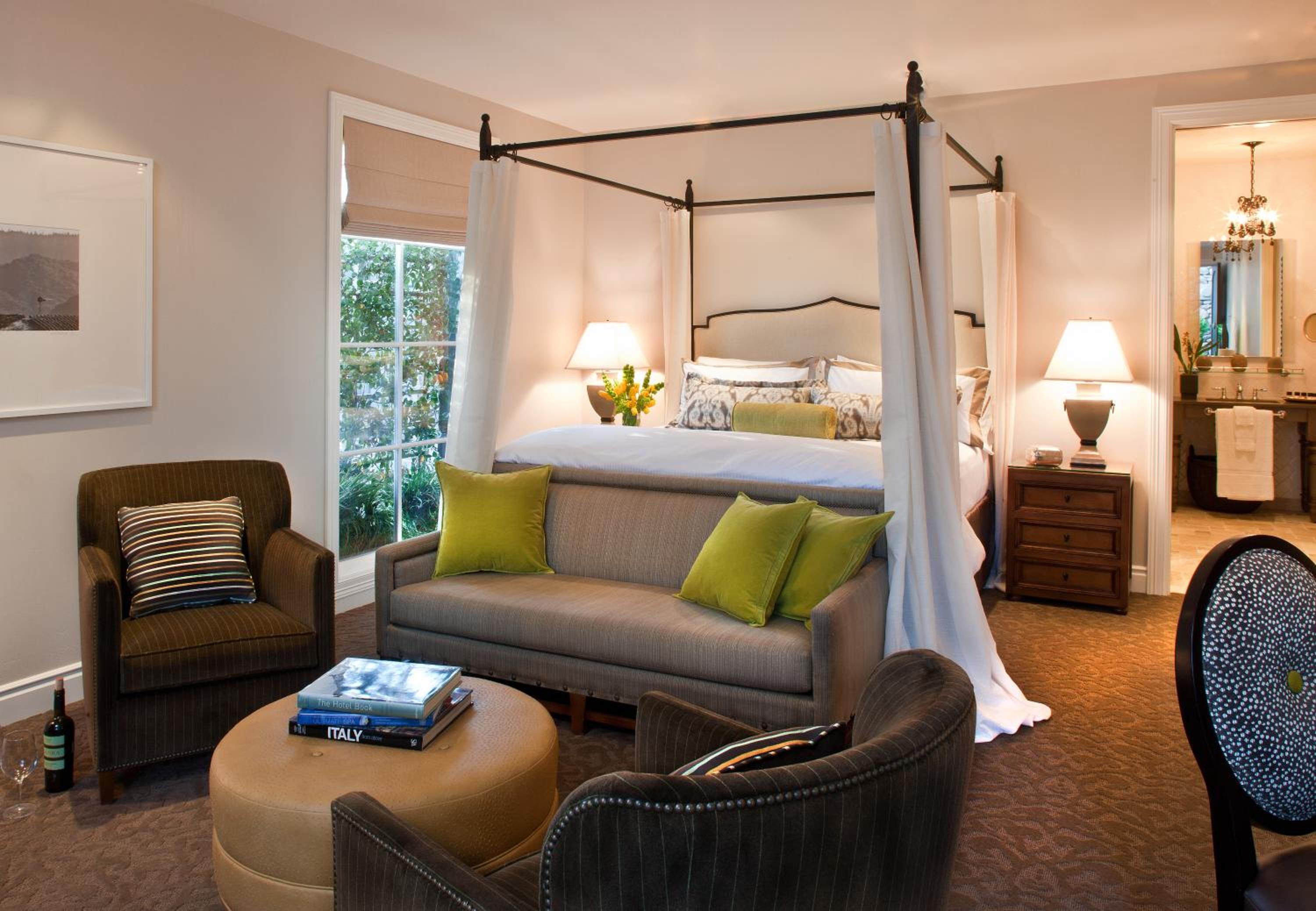 Newly Renovated - Standard King Room - Photo 2
