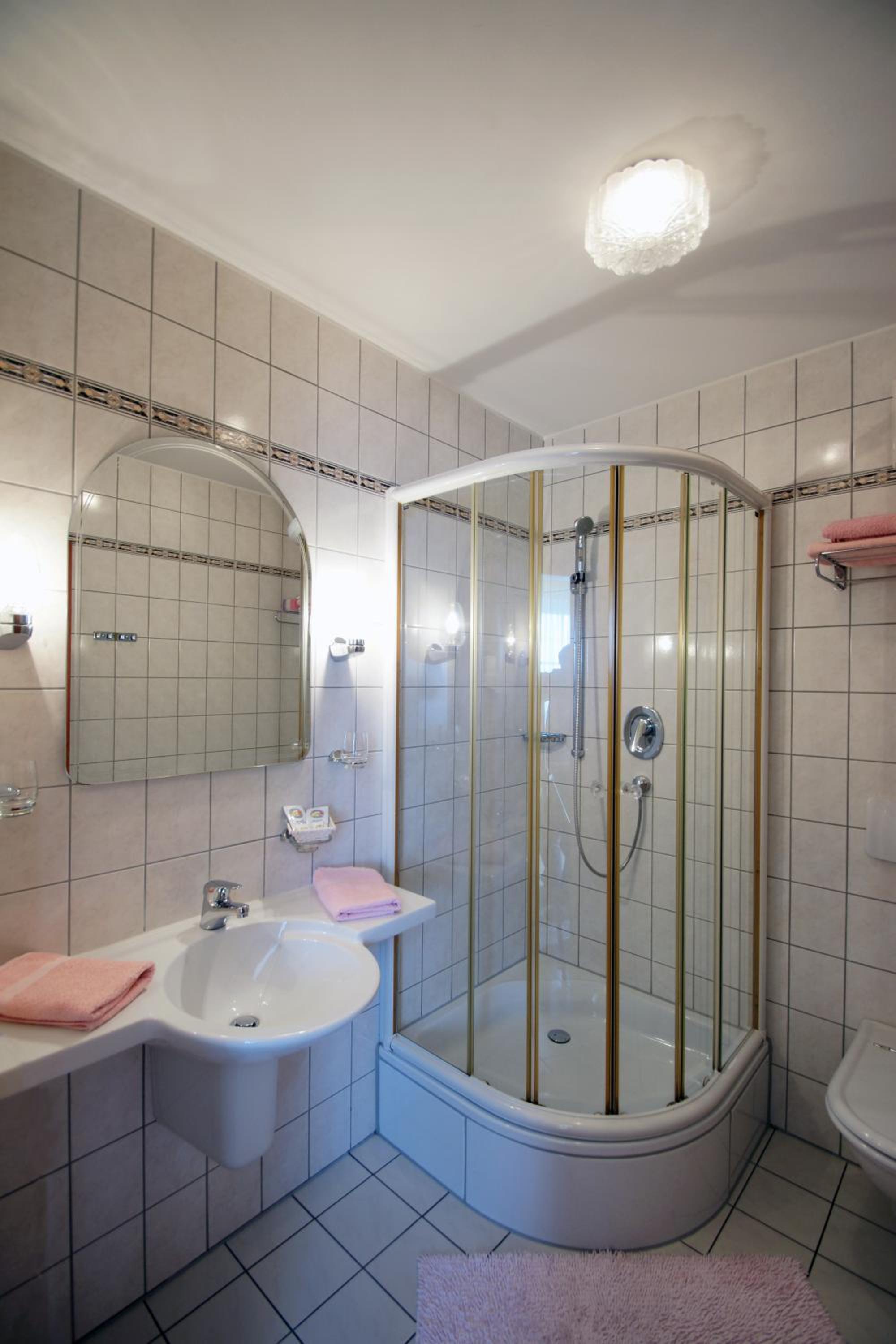 Double Room (1 Adult) - Photo 2