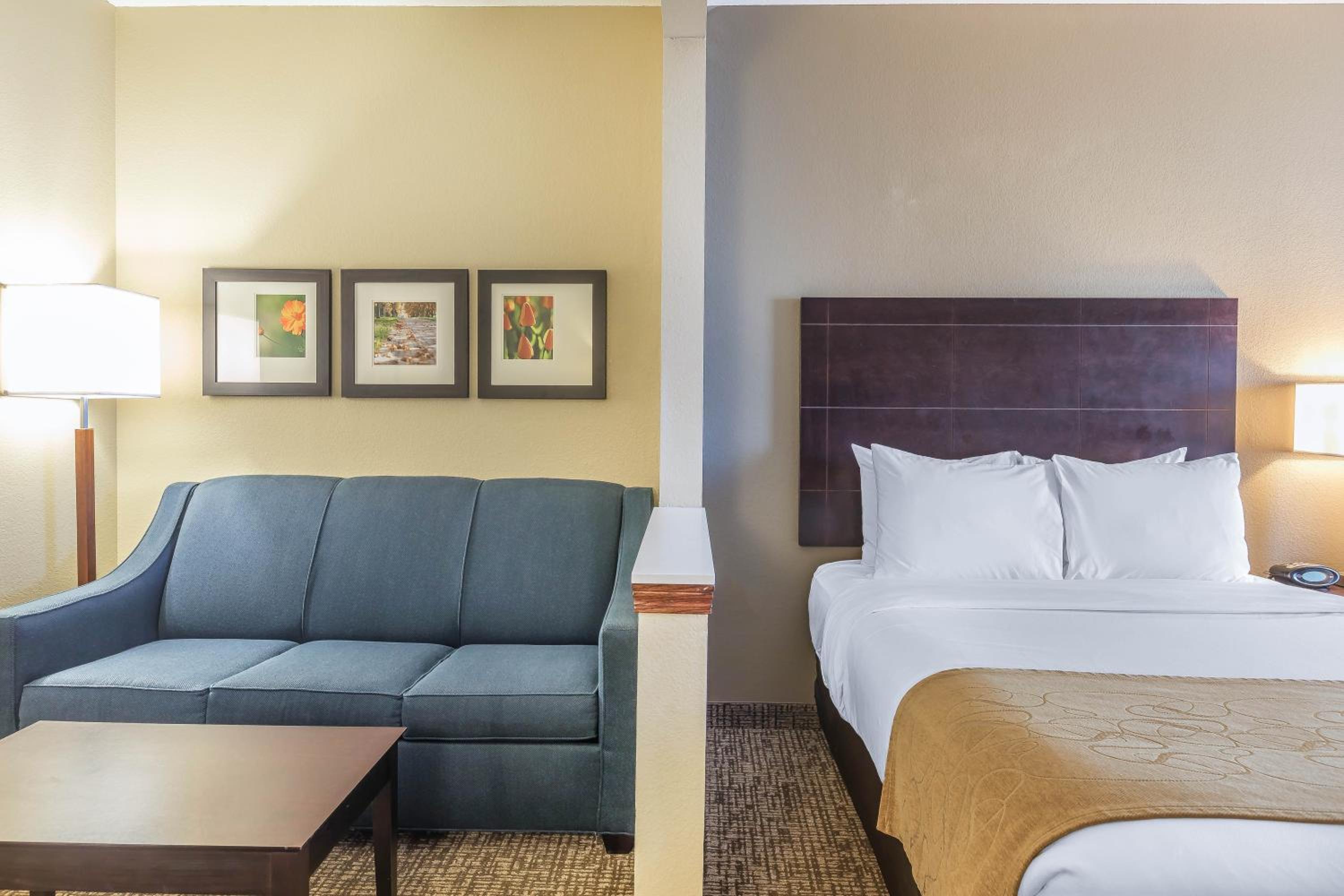 King Suite - Non-Smoking - Photo 1