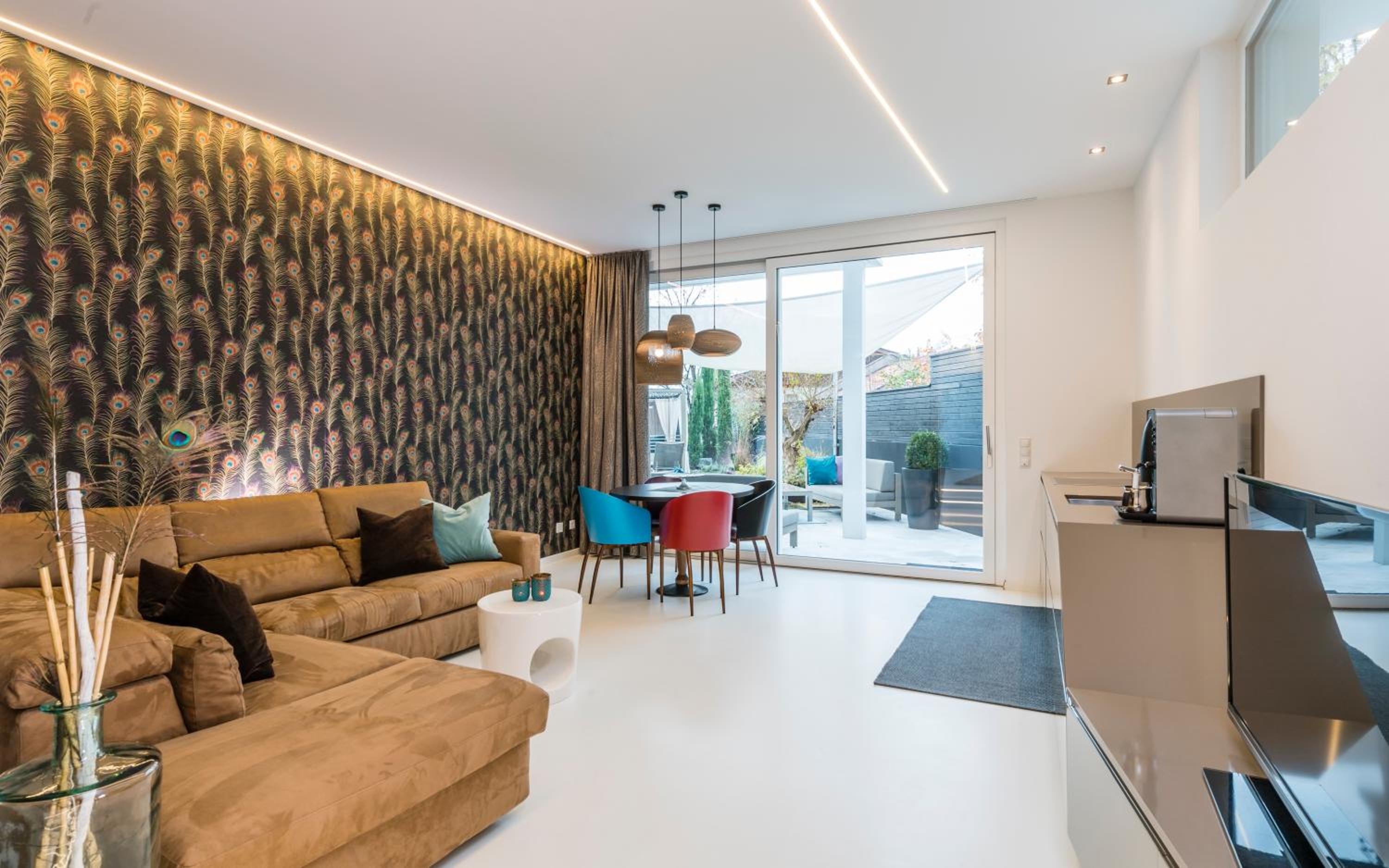 suite with One-Bedroom Apartment and whirlpool