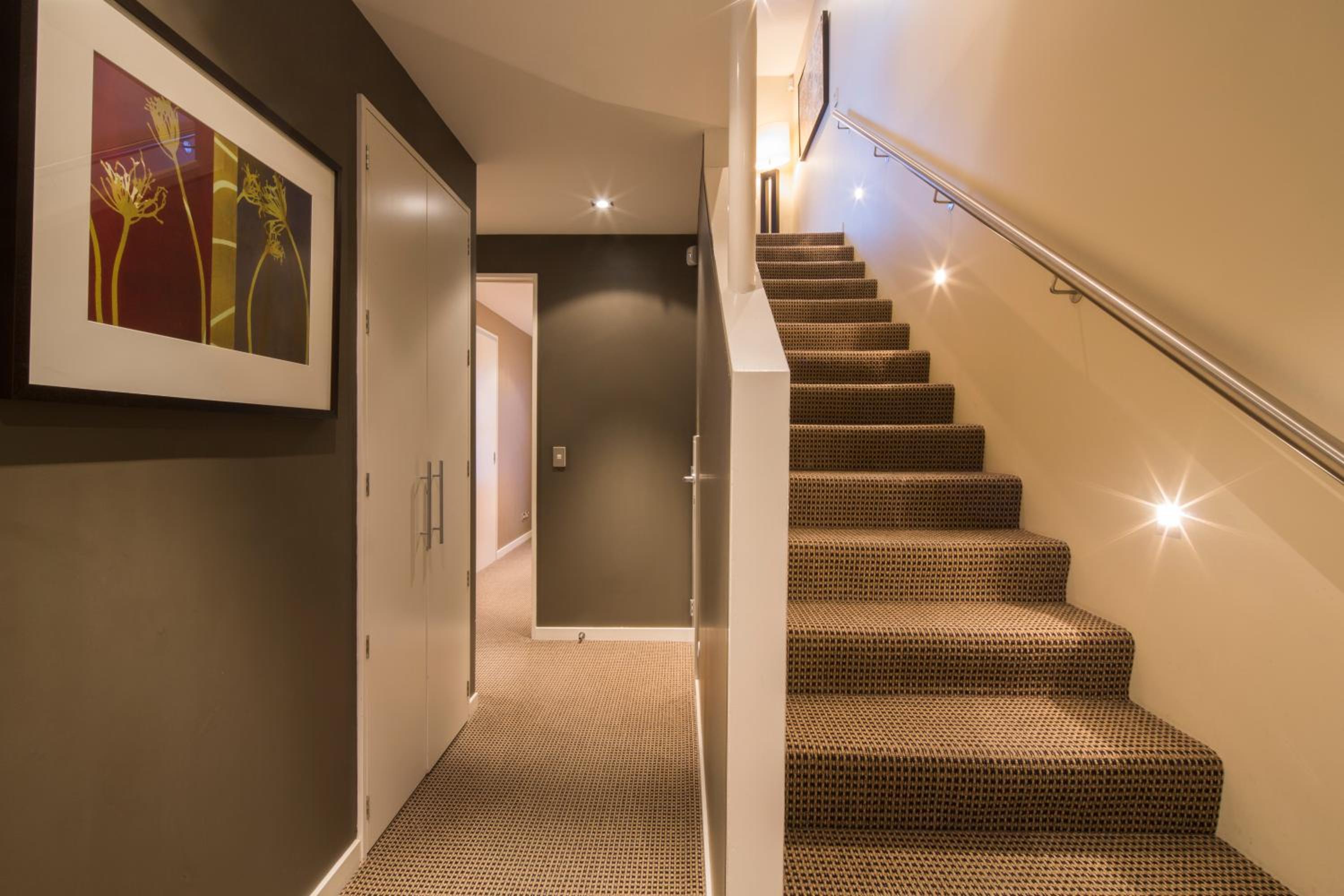 Three-Bedroom Apartment with Lake View photo 2