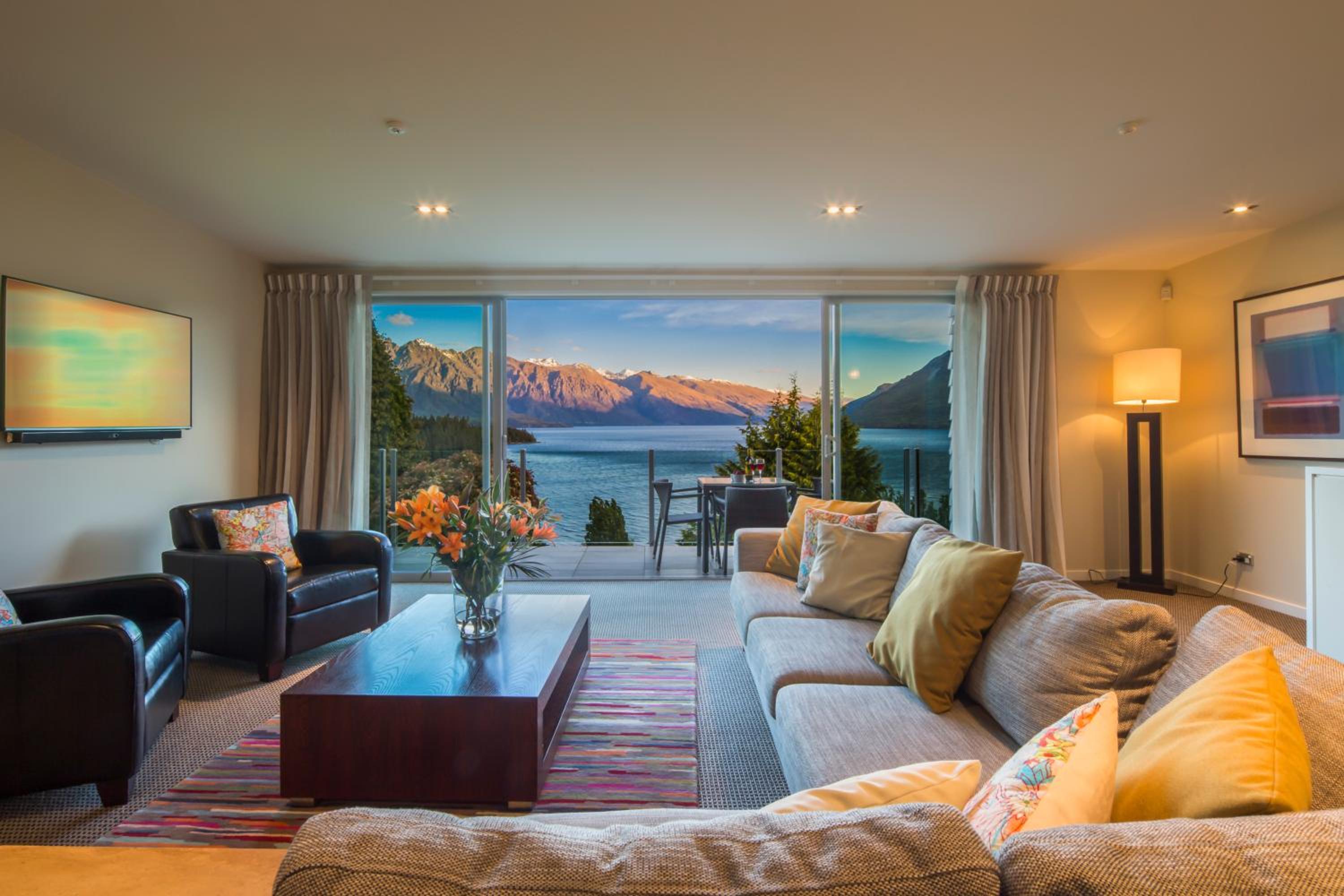 Apartment with Lake View photo 3