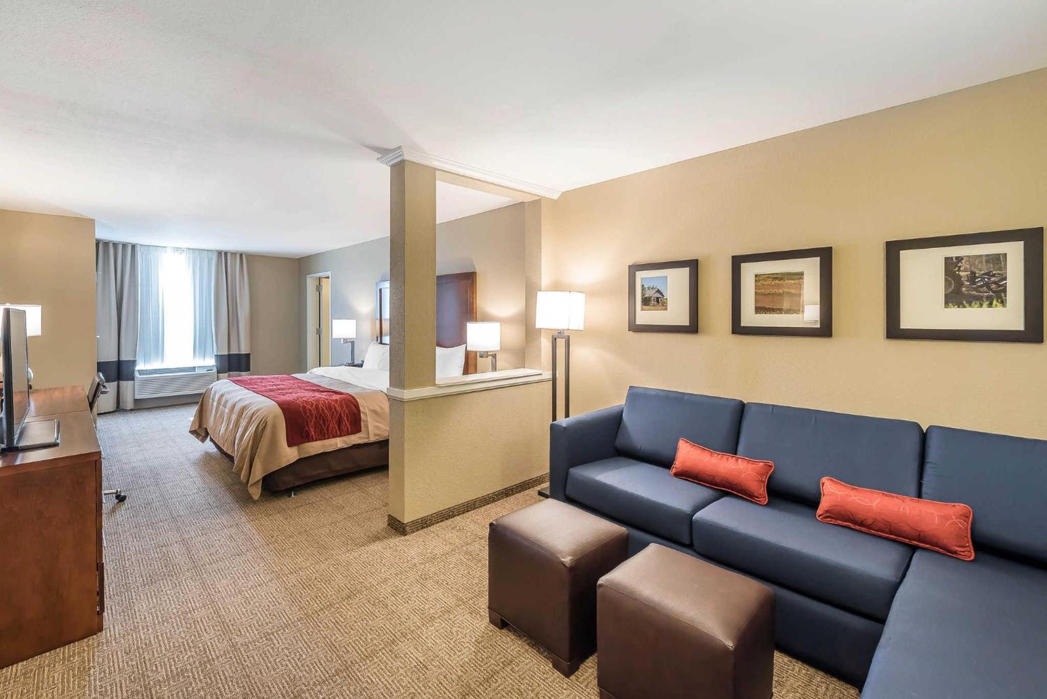 King Suite - Accessible/Non-Smoking photo 1