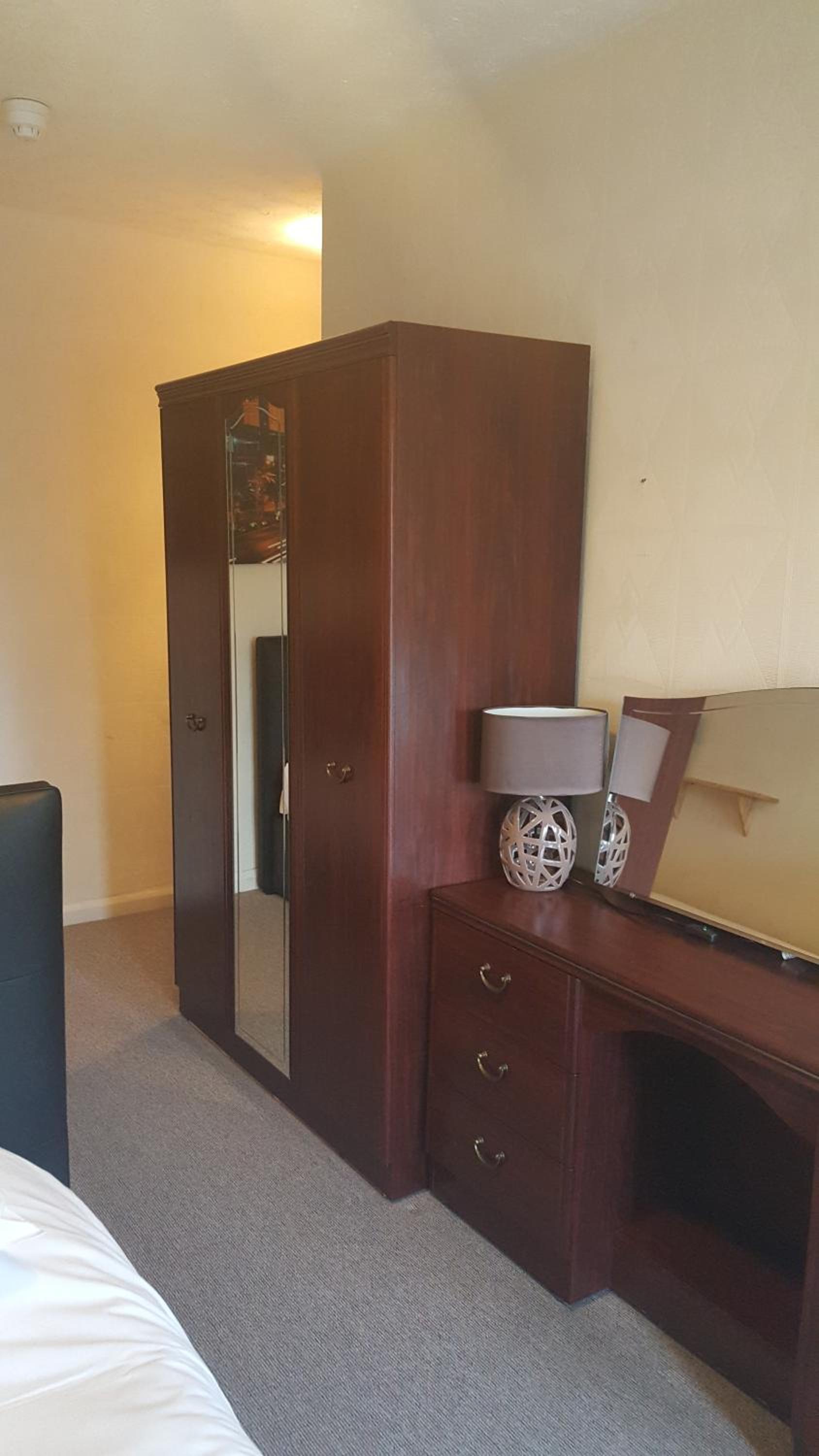 Standard Twin Room - Photo 12