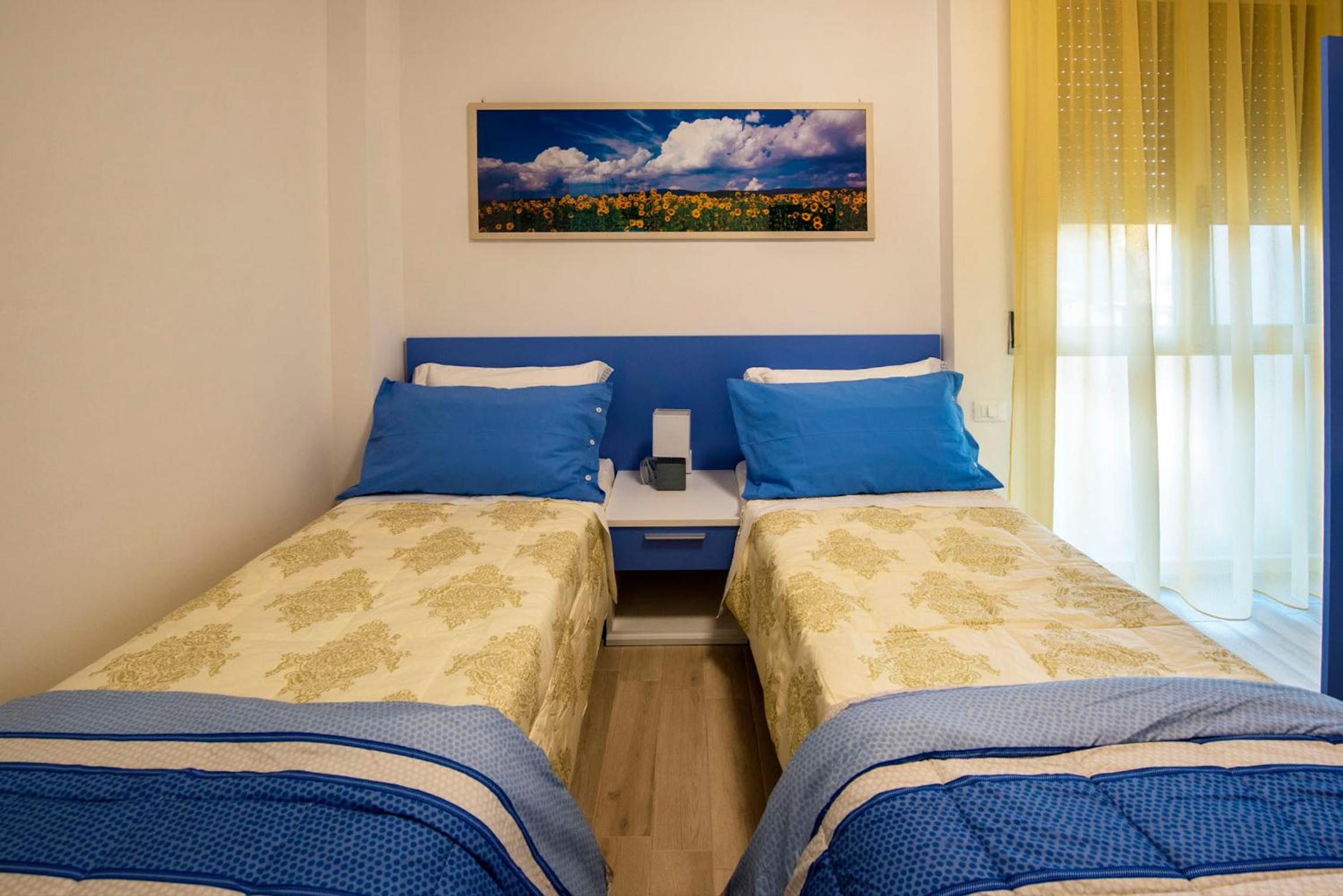 Twin Room with Private Bathroom - Photo 3
