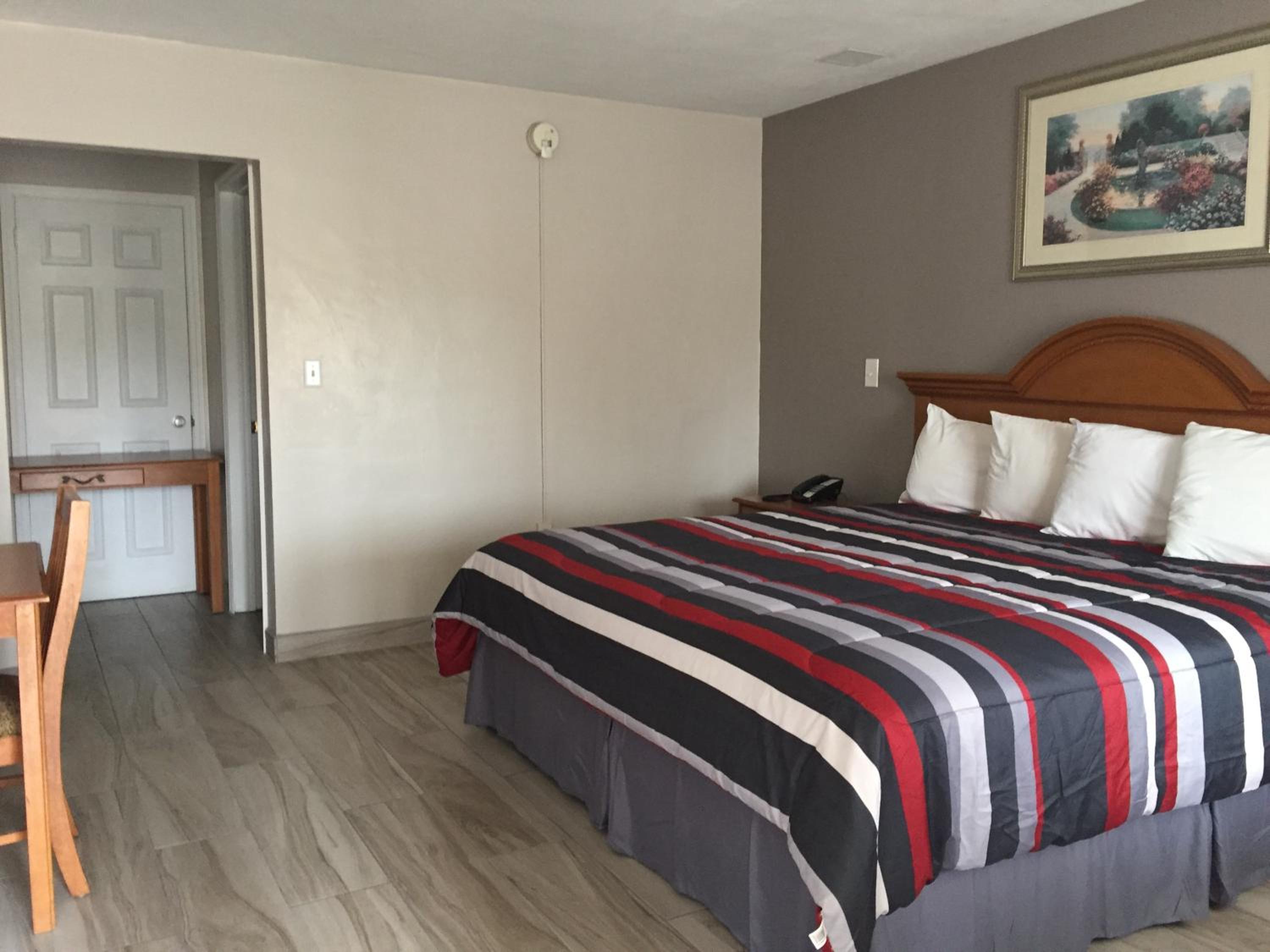 Standard King Room photo 1