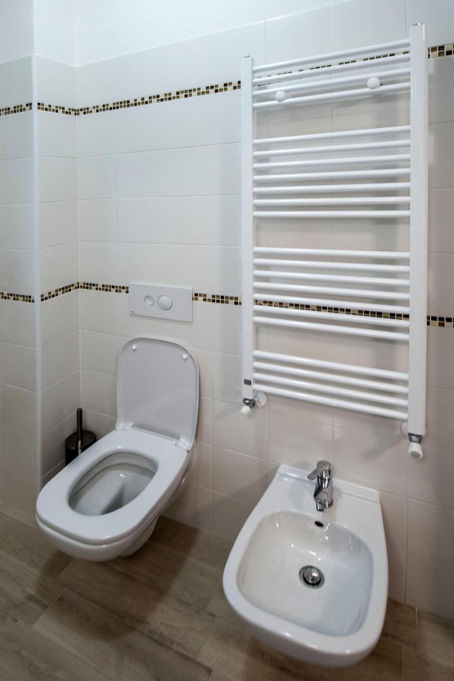 Twin Room with Private Bathroom - Photo 6