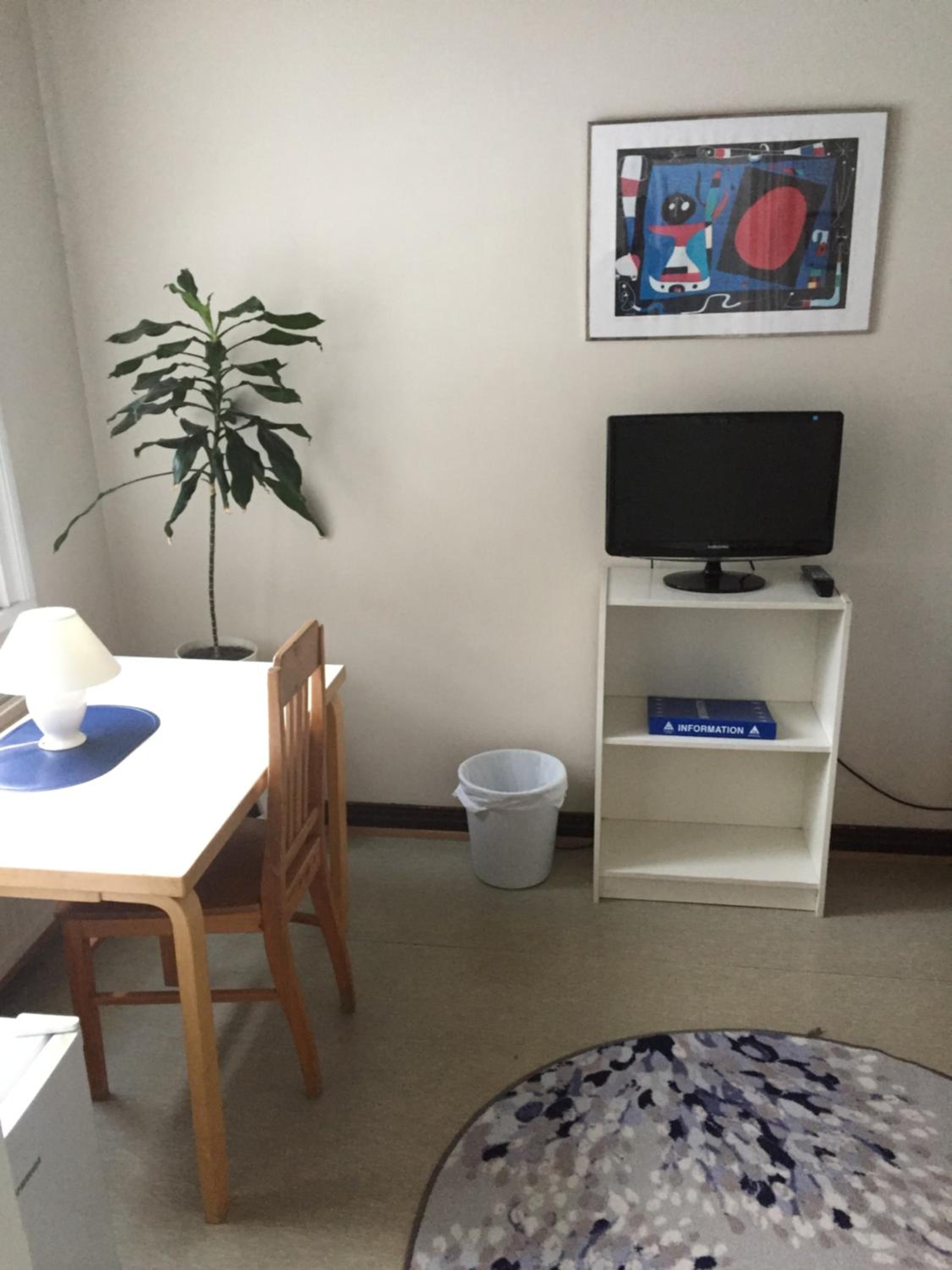 Single Room with Shared Bathroom photo 3