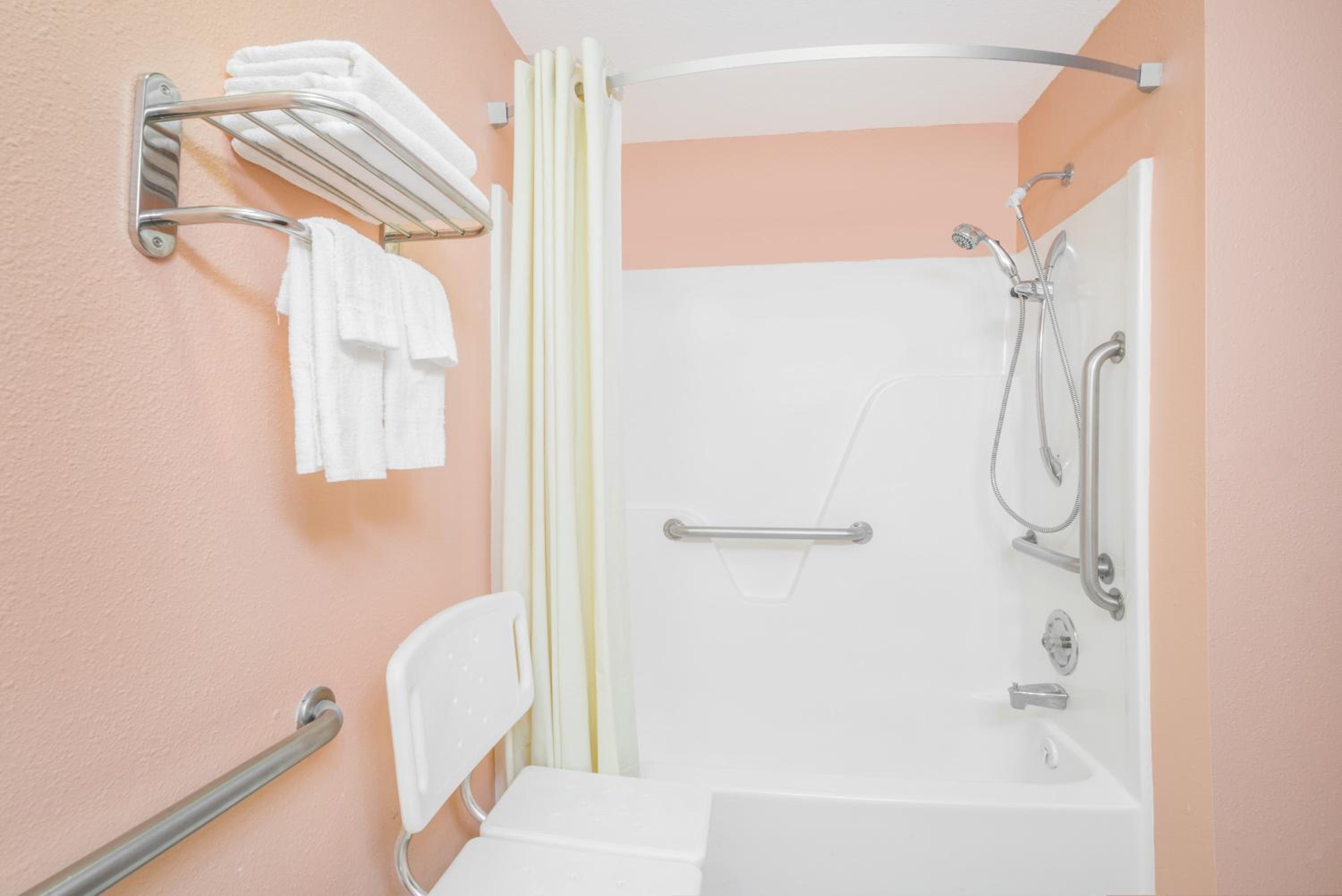 Queen Room - Disability Access/Non-Smoking - Photo 2