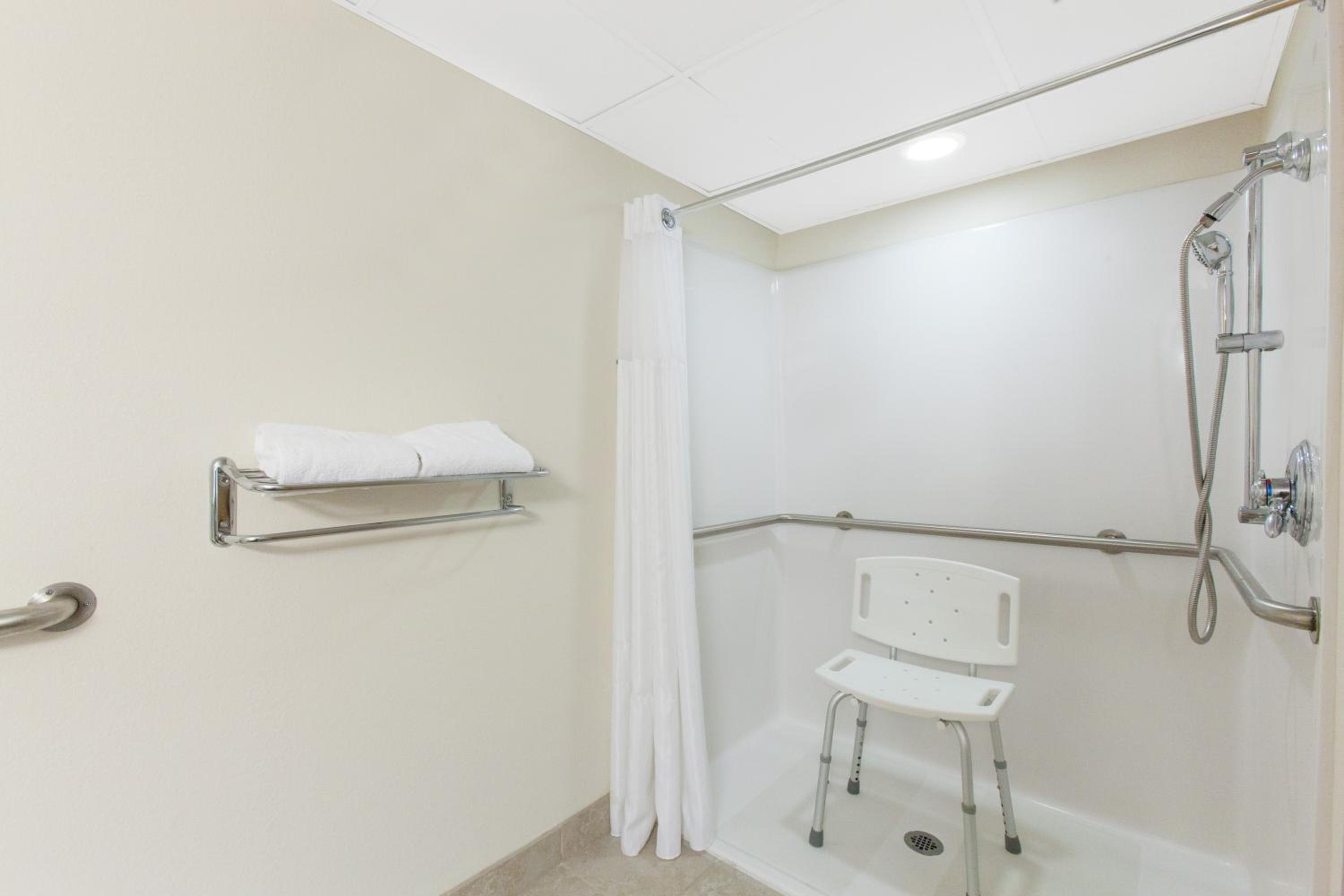 Queen Room - Disability Access - Non-Smoking