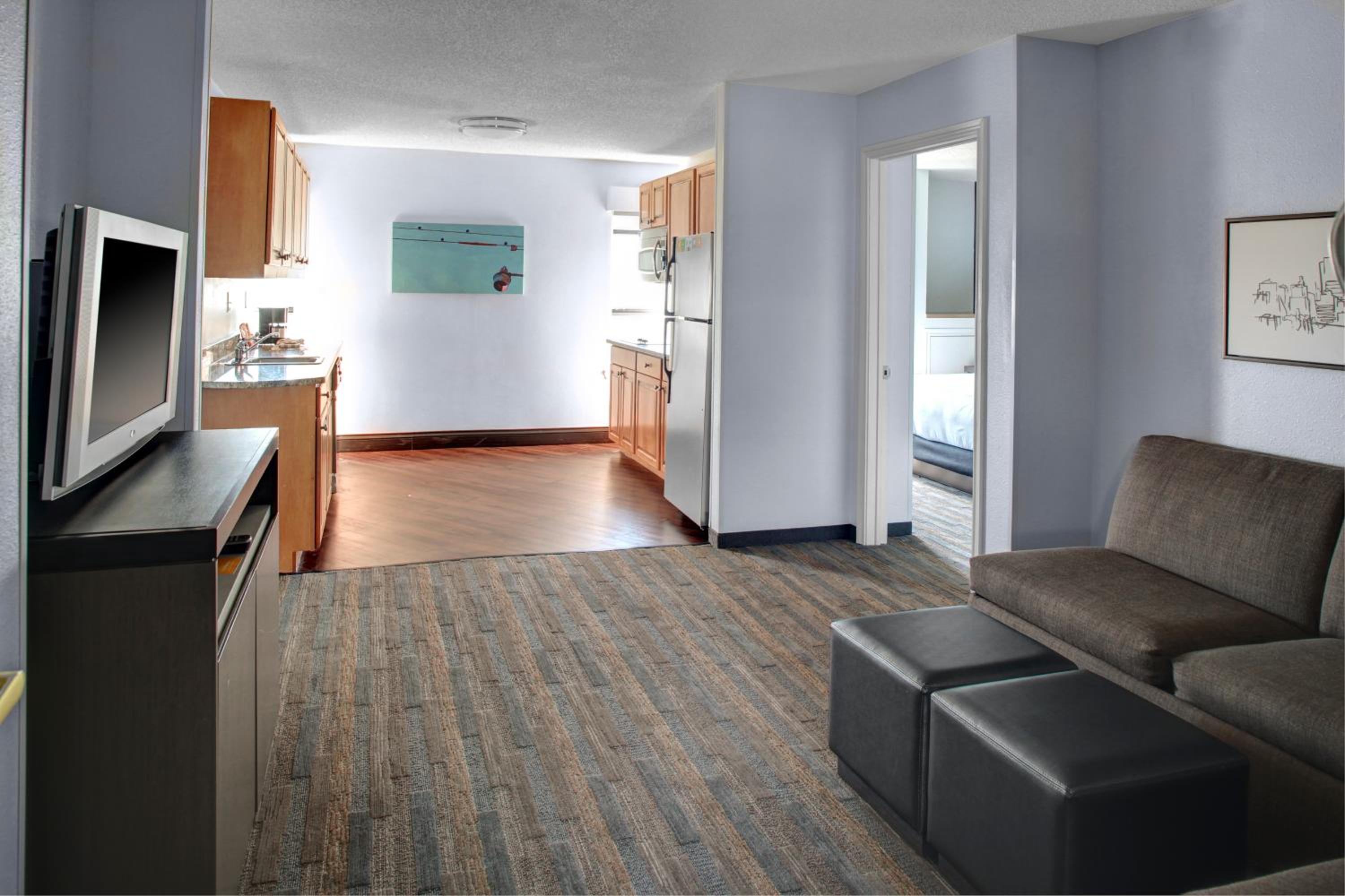 One-Bedroom King Suite - Photo 2