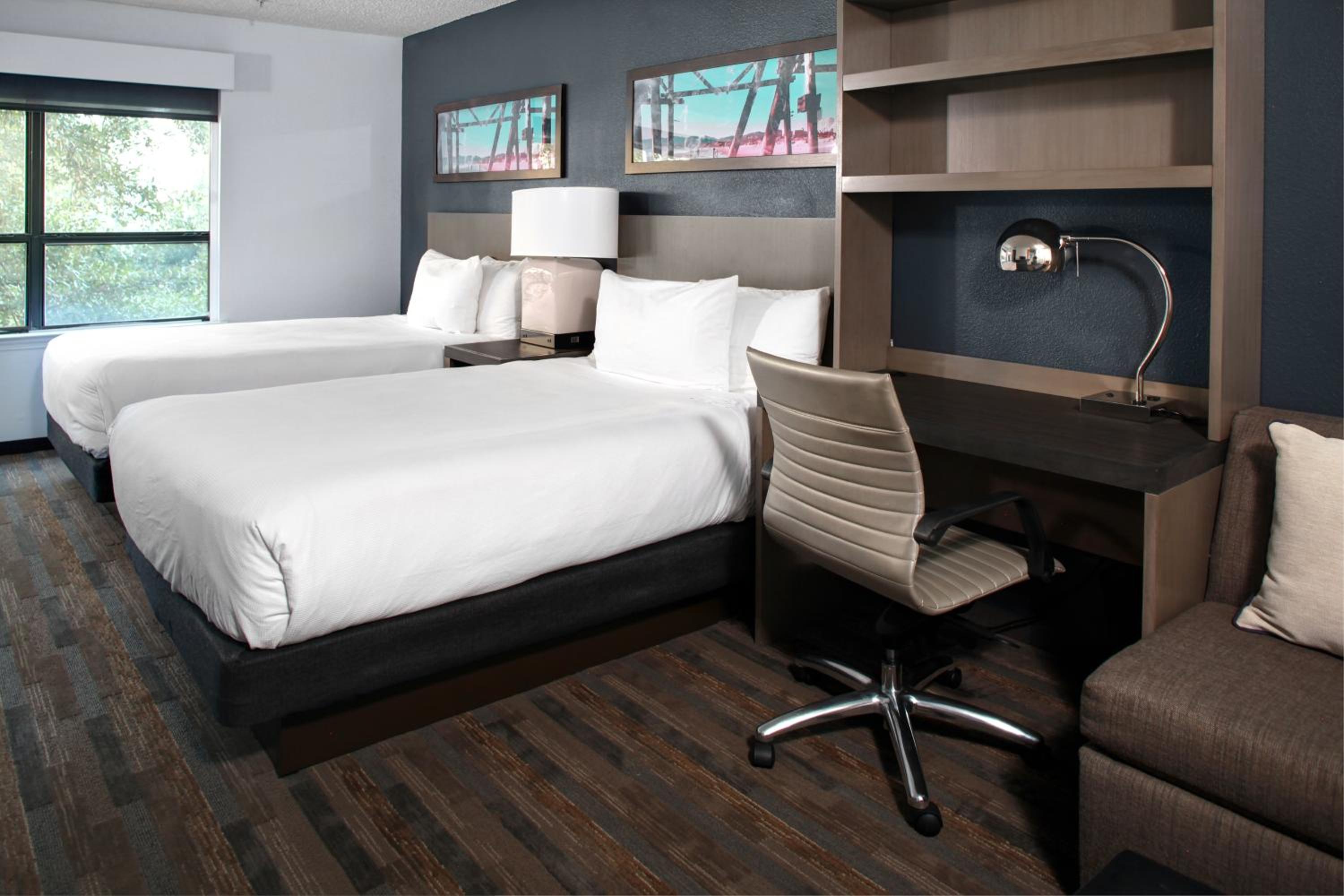 Executive Suite with Two Double Beds - Photo 1