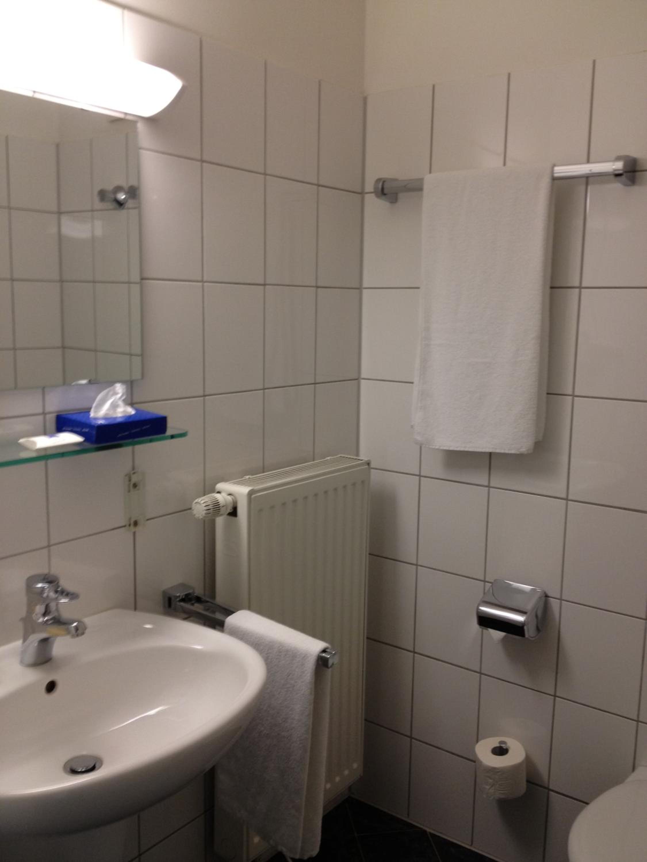 Double or Twin Room - Photo 2