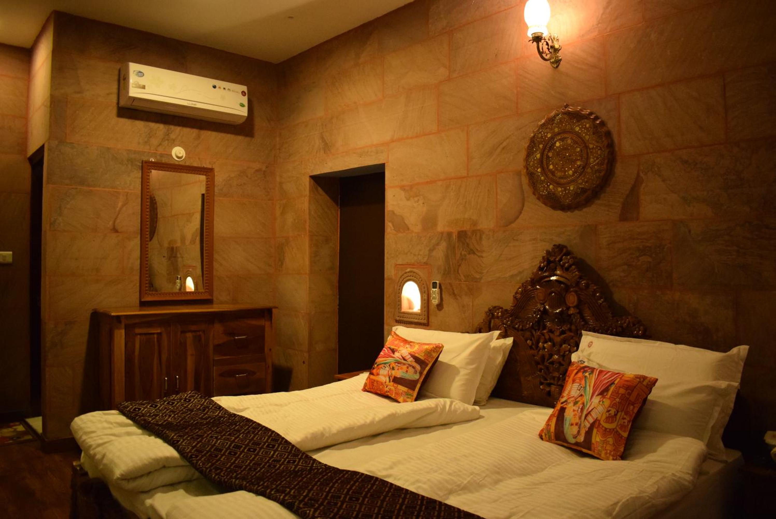 King Suite with Balcony photo 3