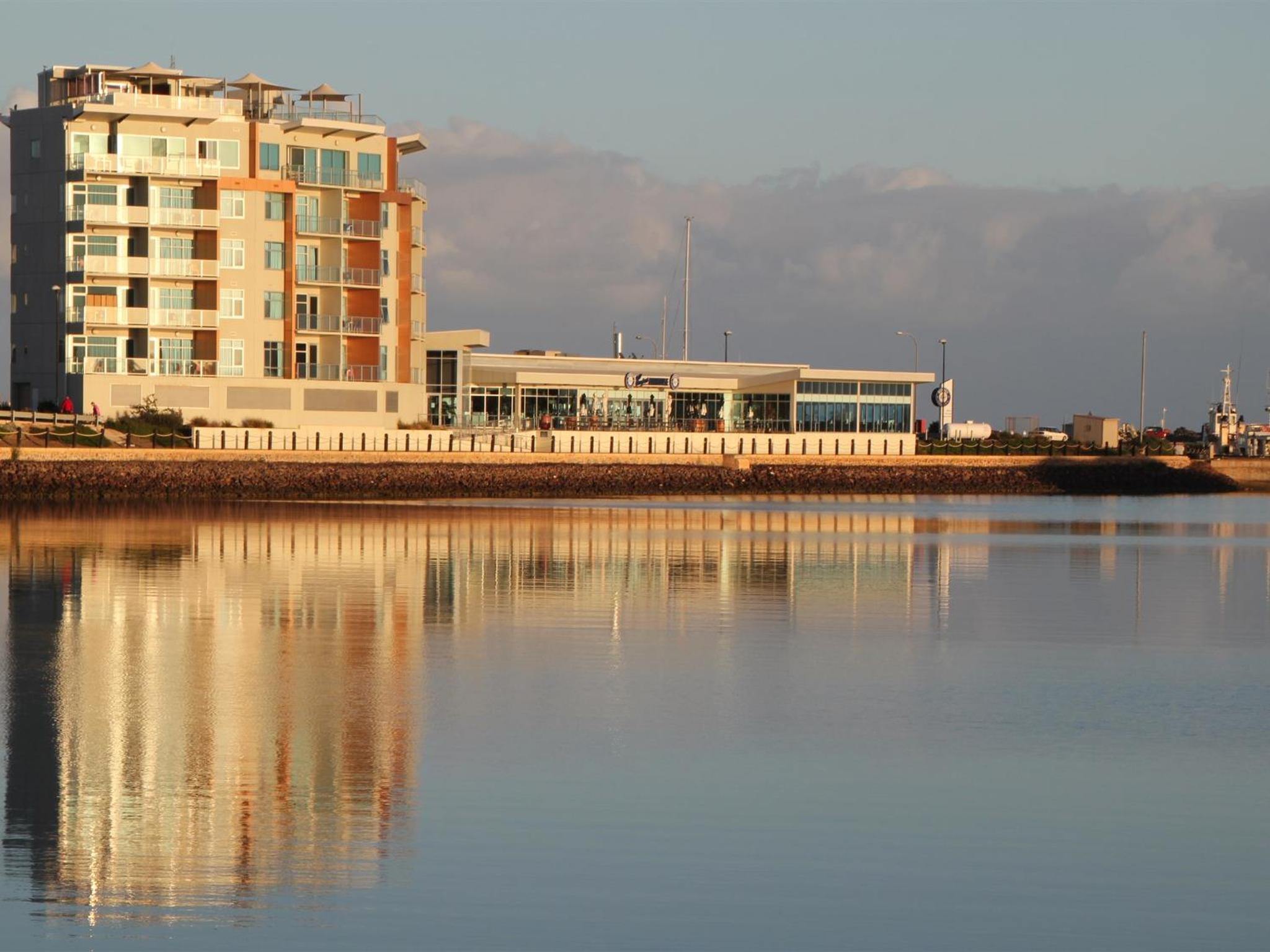 Apartment with Sea View - Photo 12