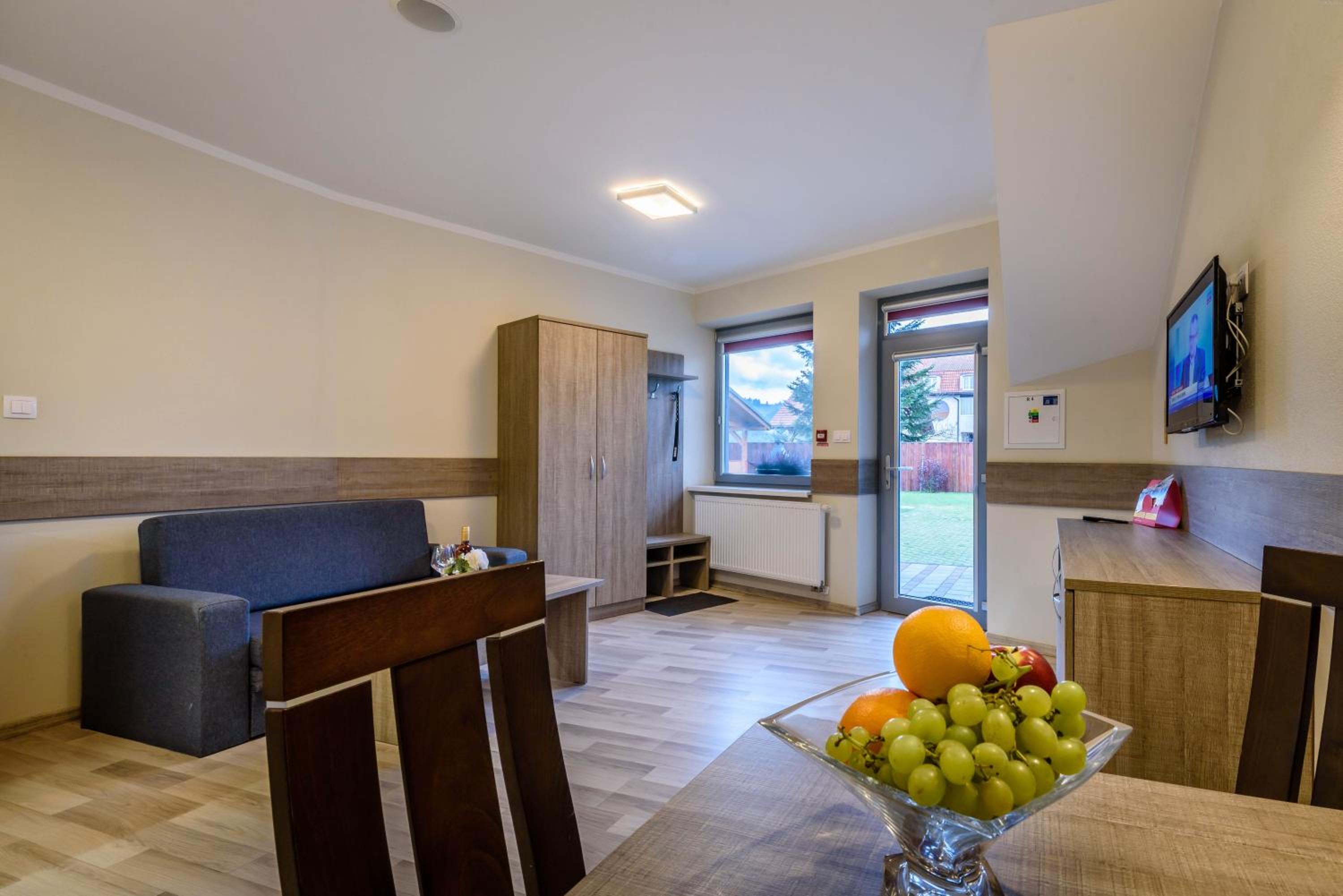 Studio Apartment - Photo 8