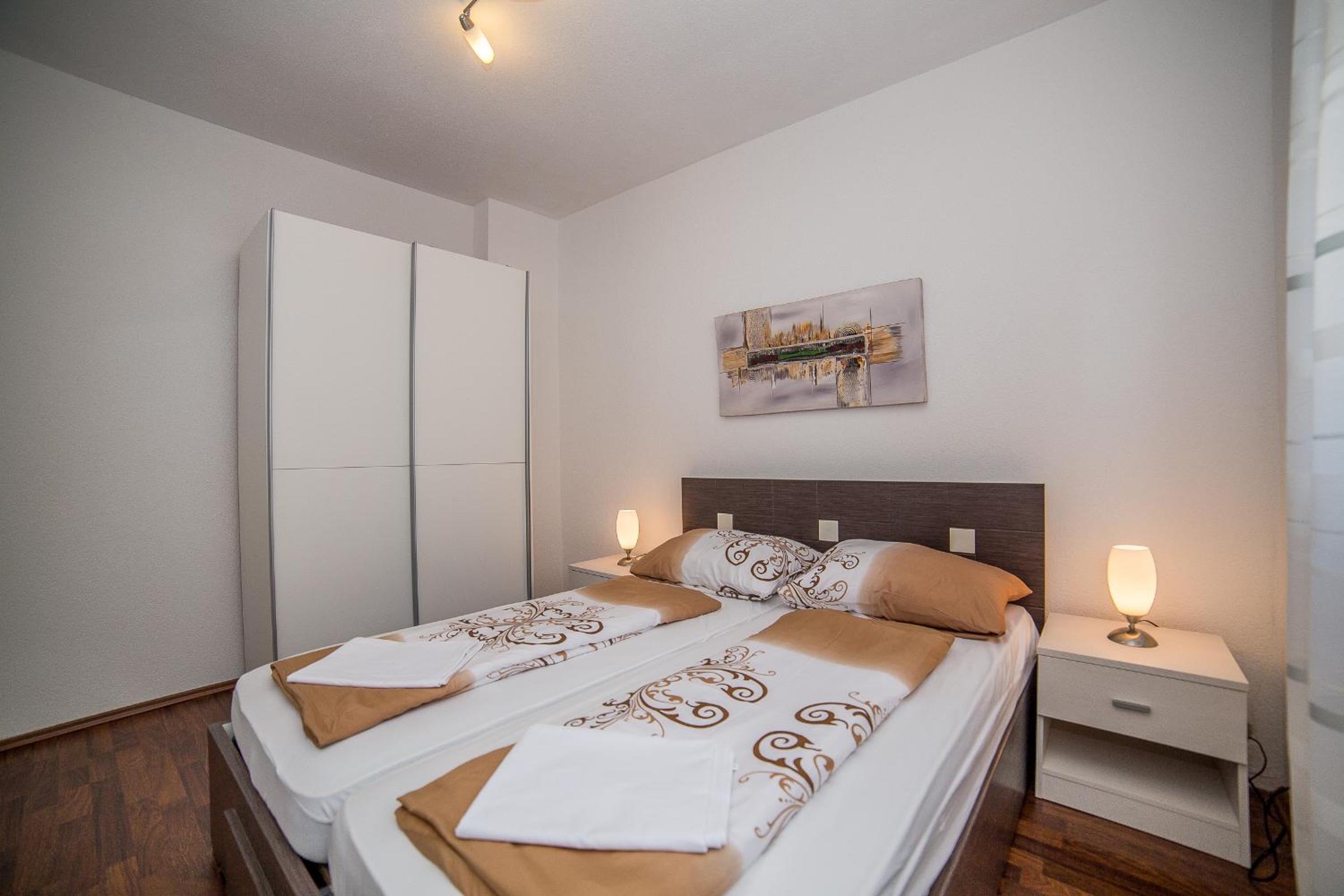 One-Bedroom Apartment with Balcony and Sea View photo 2