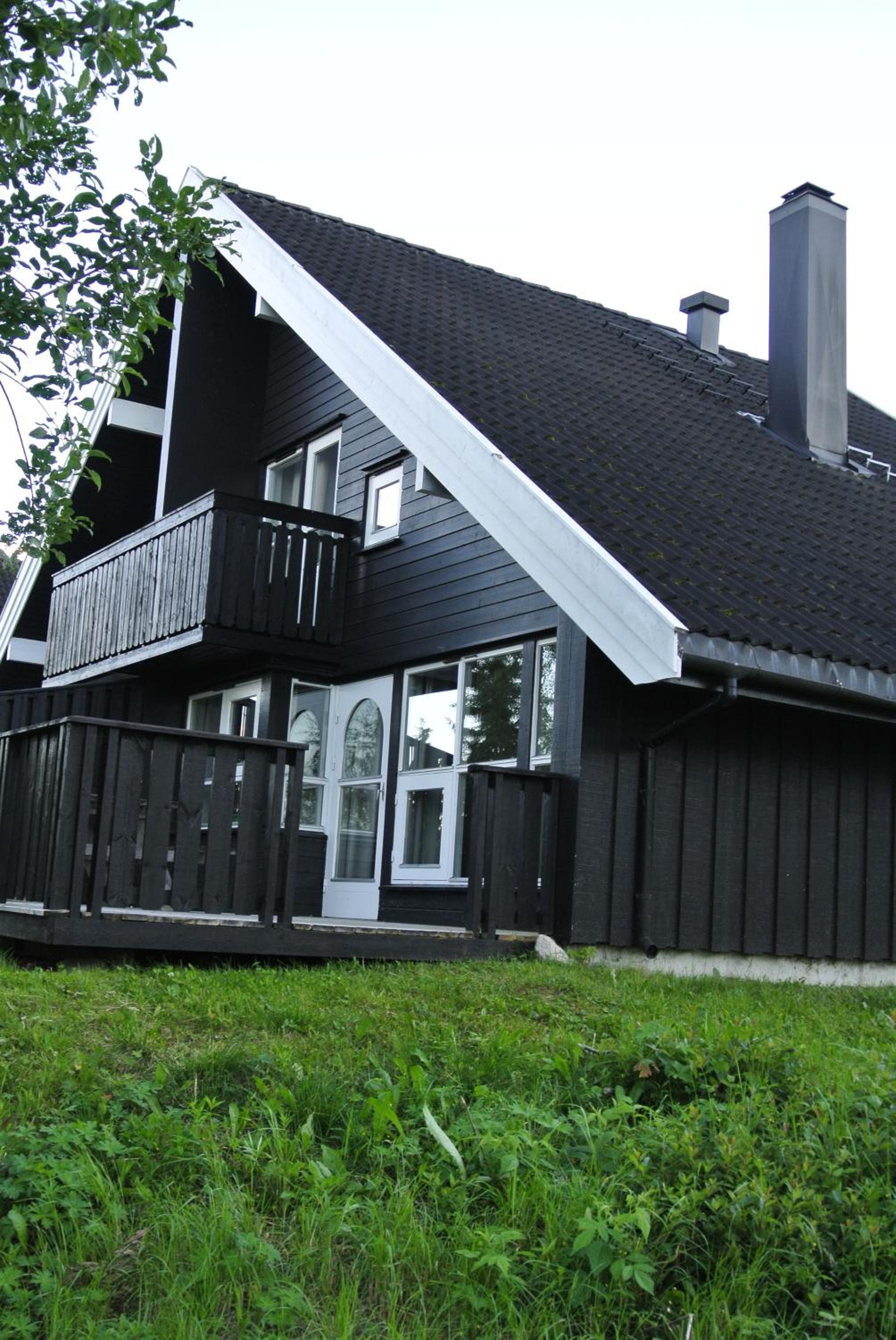 Three-Bedroom House photo 2